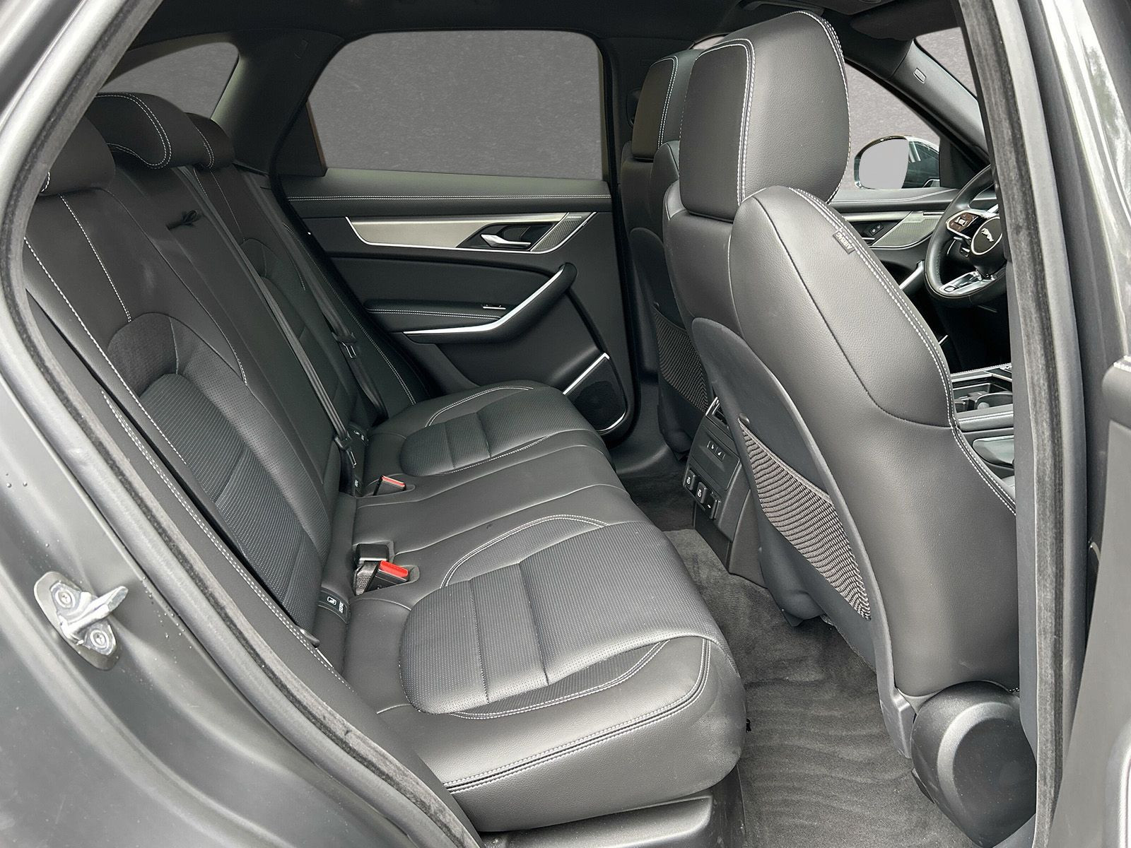 Jaguar - F-Pace_5