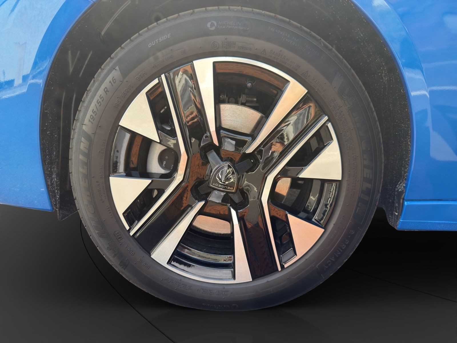 Peugeot - 208_13