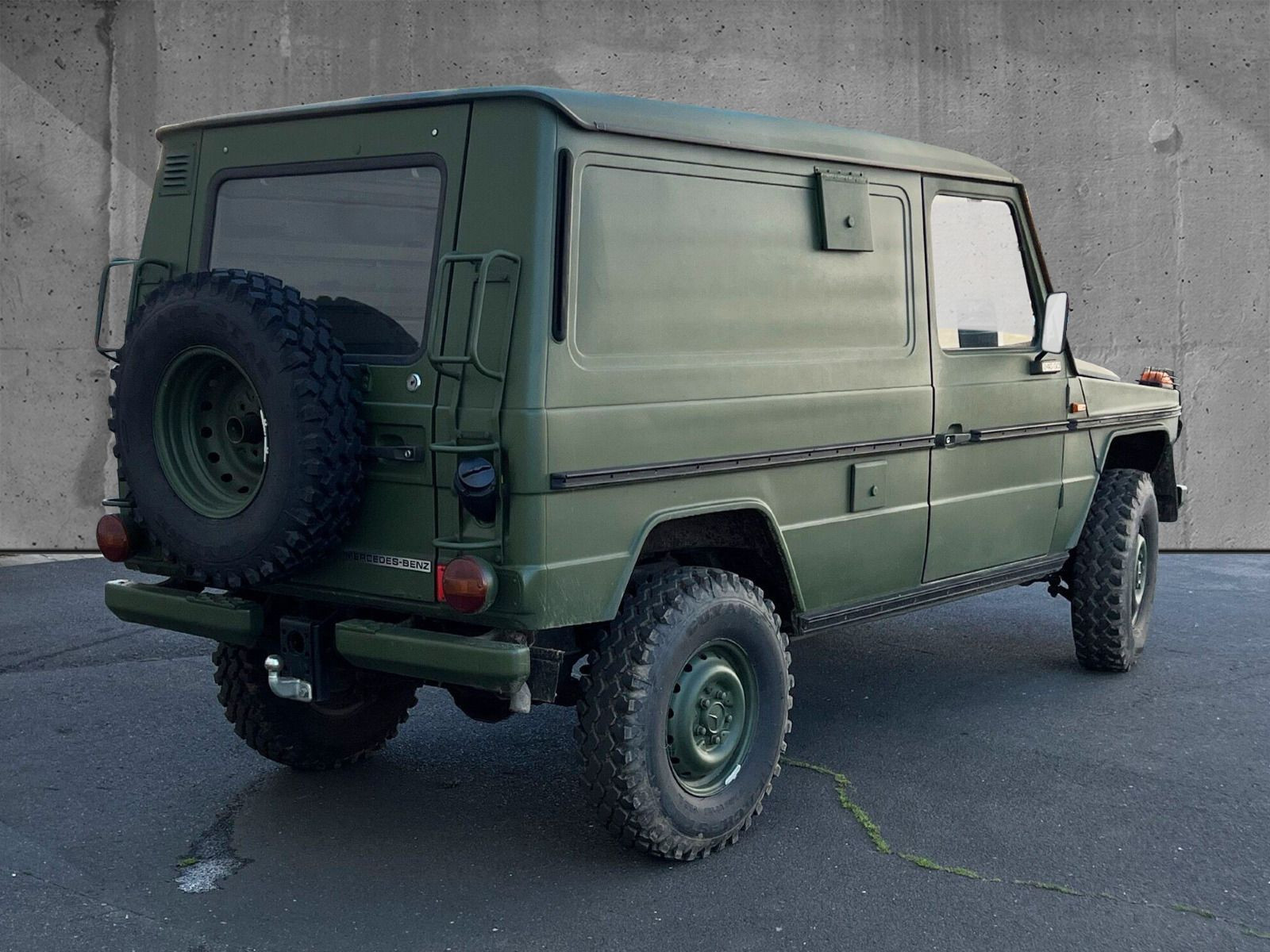 Mercedes-Benz - 240_4