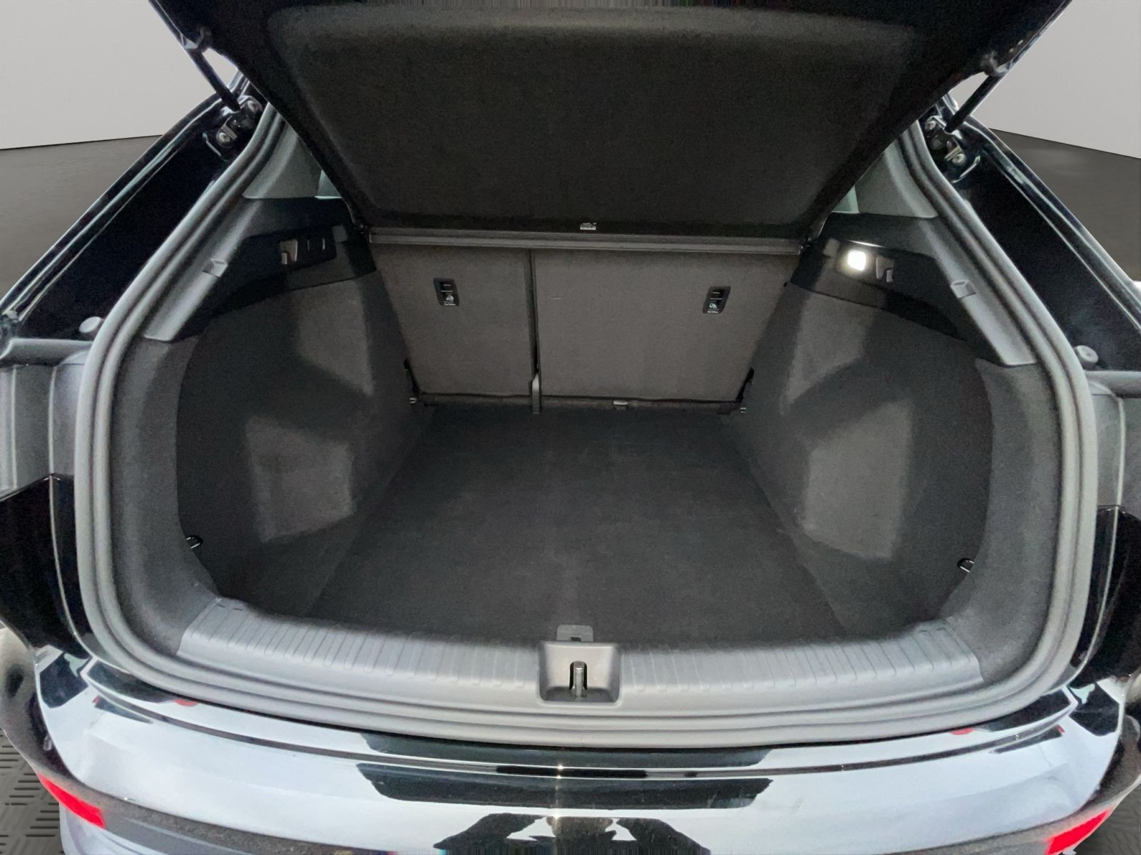 Audi - Q4_20