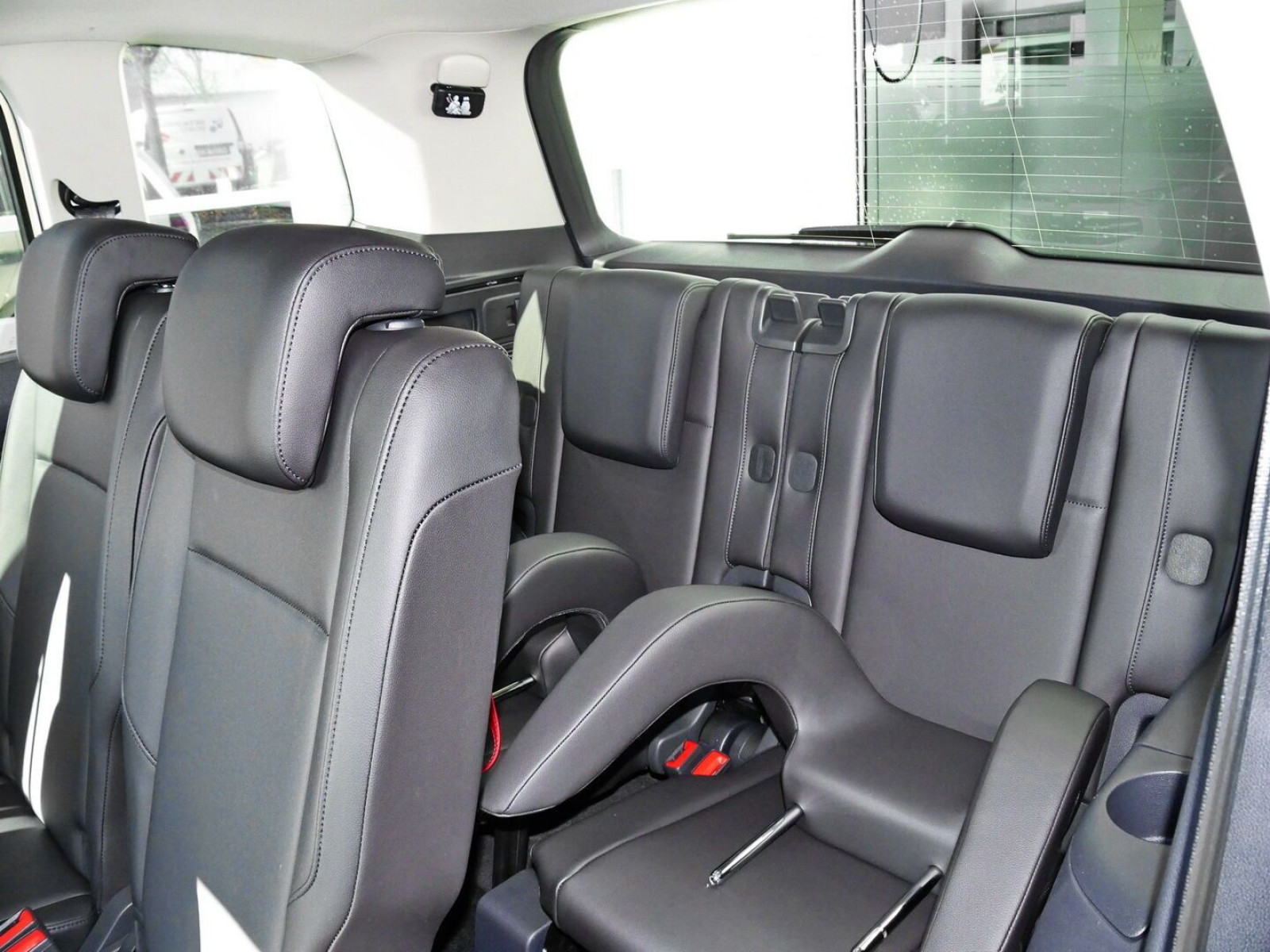 Volkswagen - Touran_10