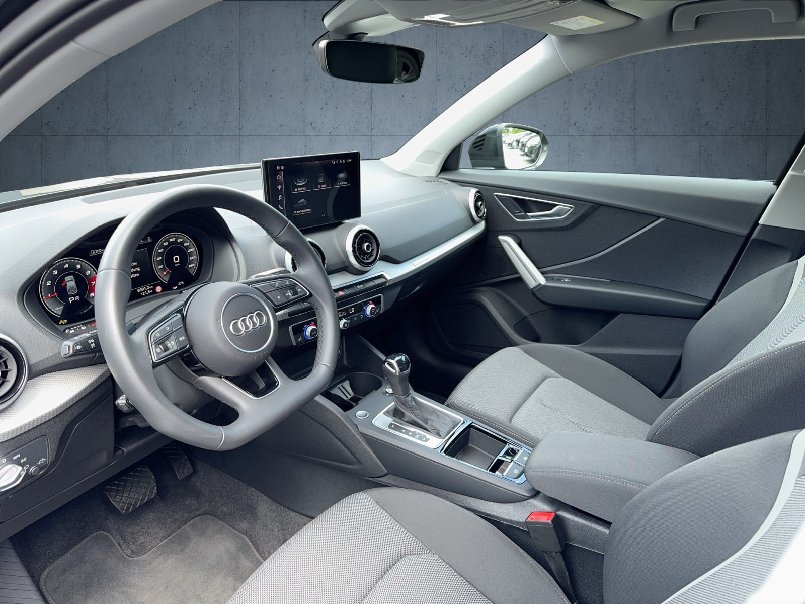 Audi - Q2_11