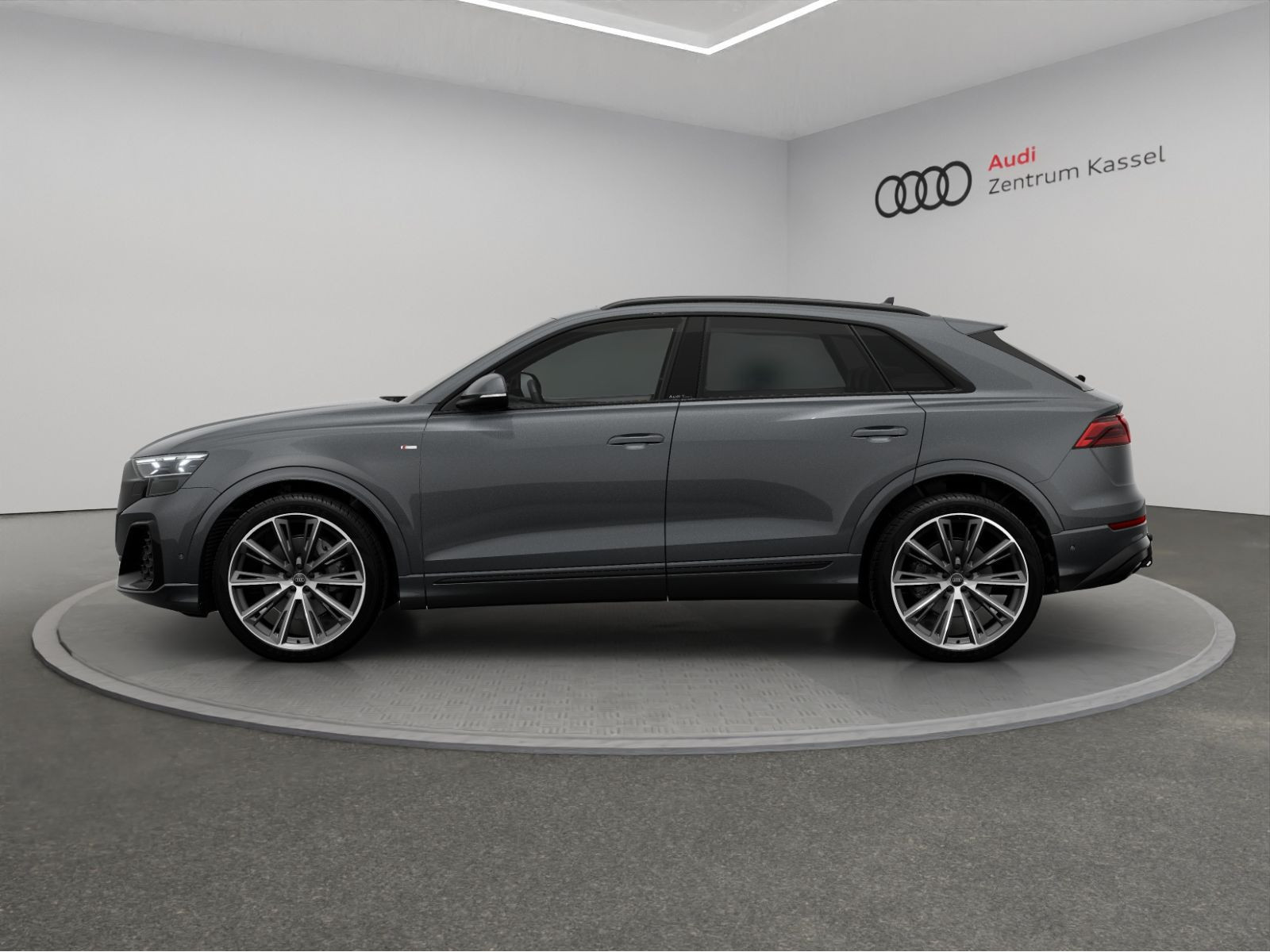Audi - Q8_4 Audi - Q8_4