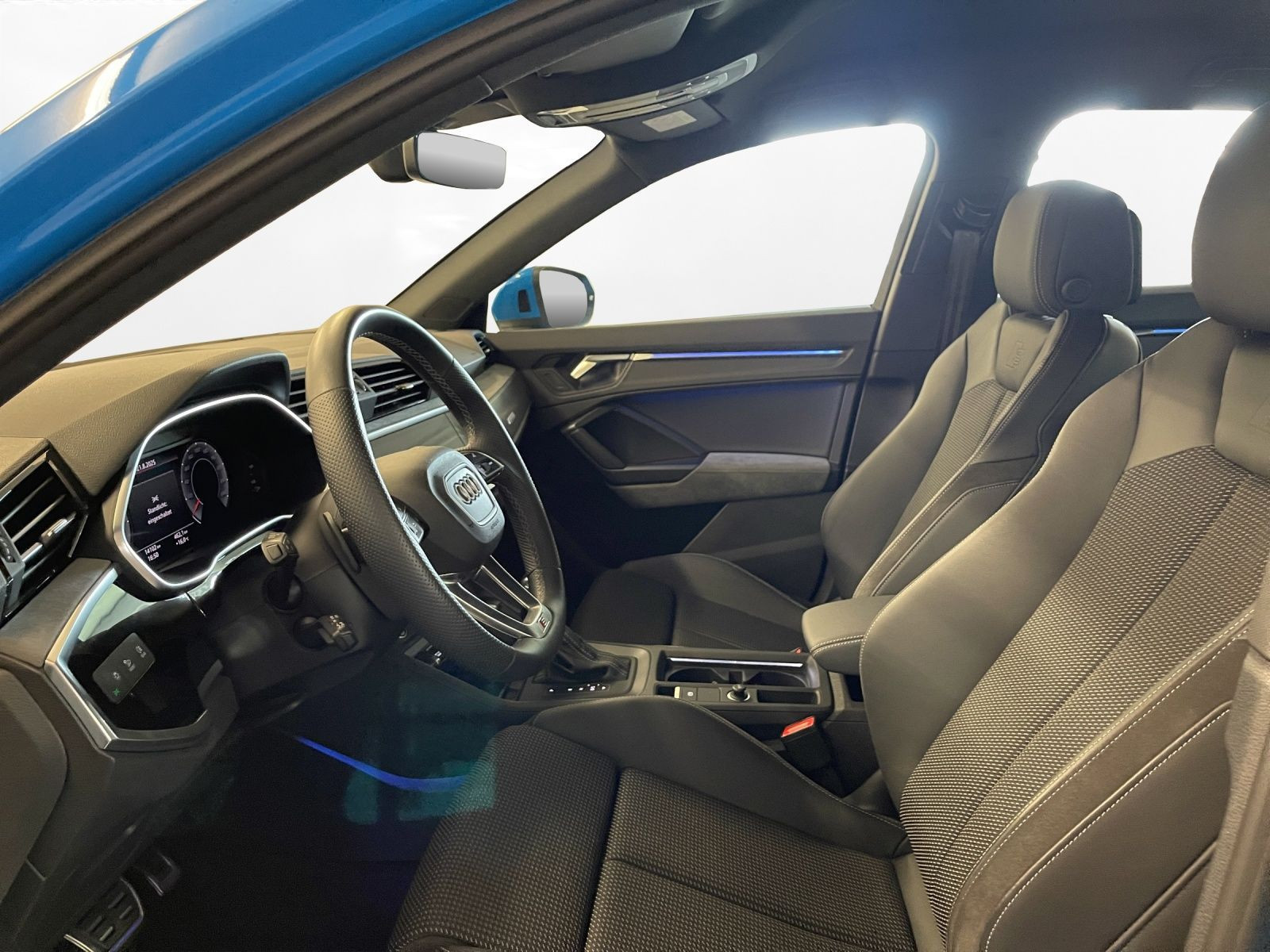 Audi - Q3_17