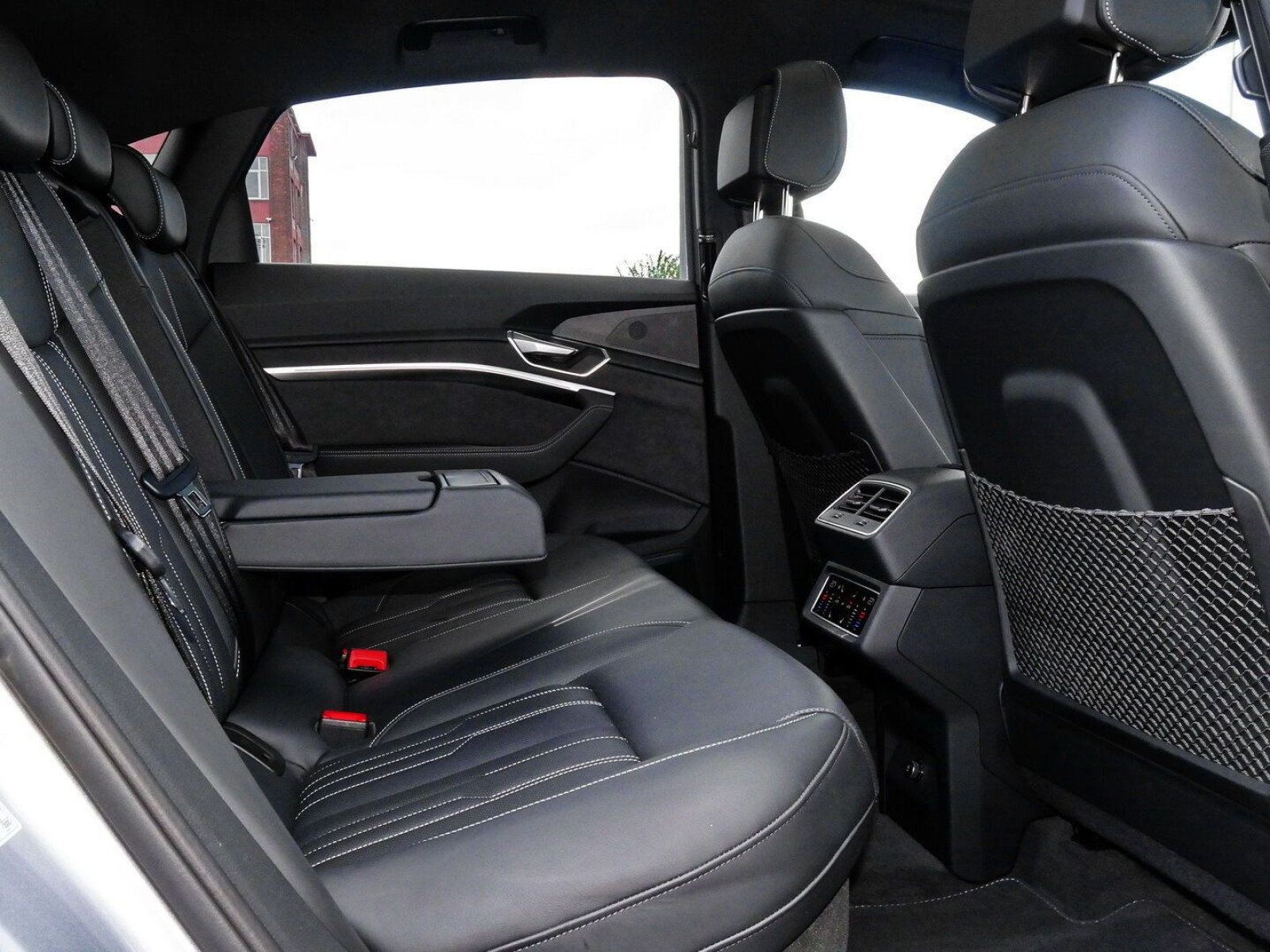 Audi - e-tron Sportback_10