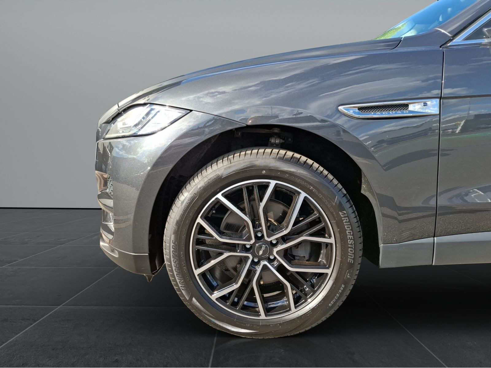 Jaguar - F-Pace_9