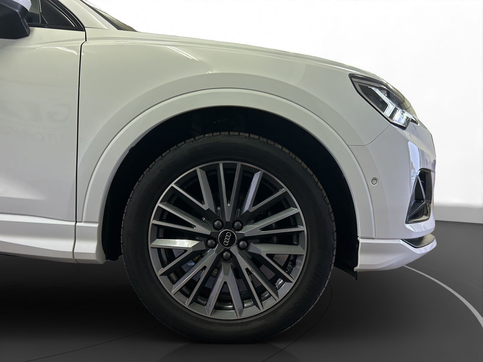 Audi - Q3_15 Audi - Q3_15