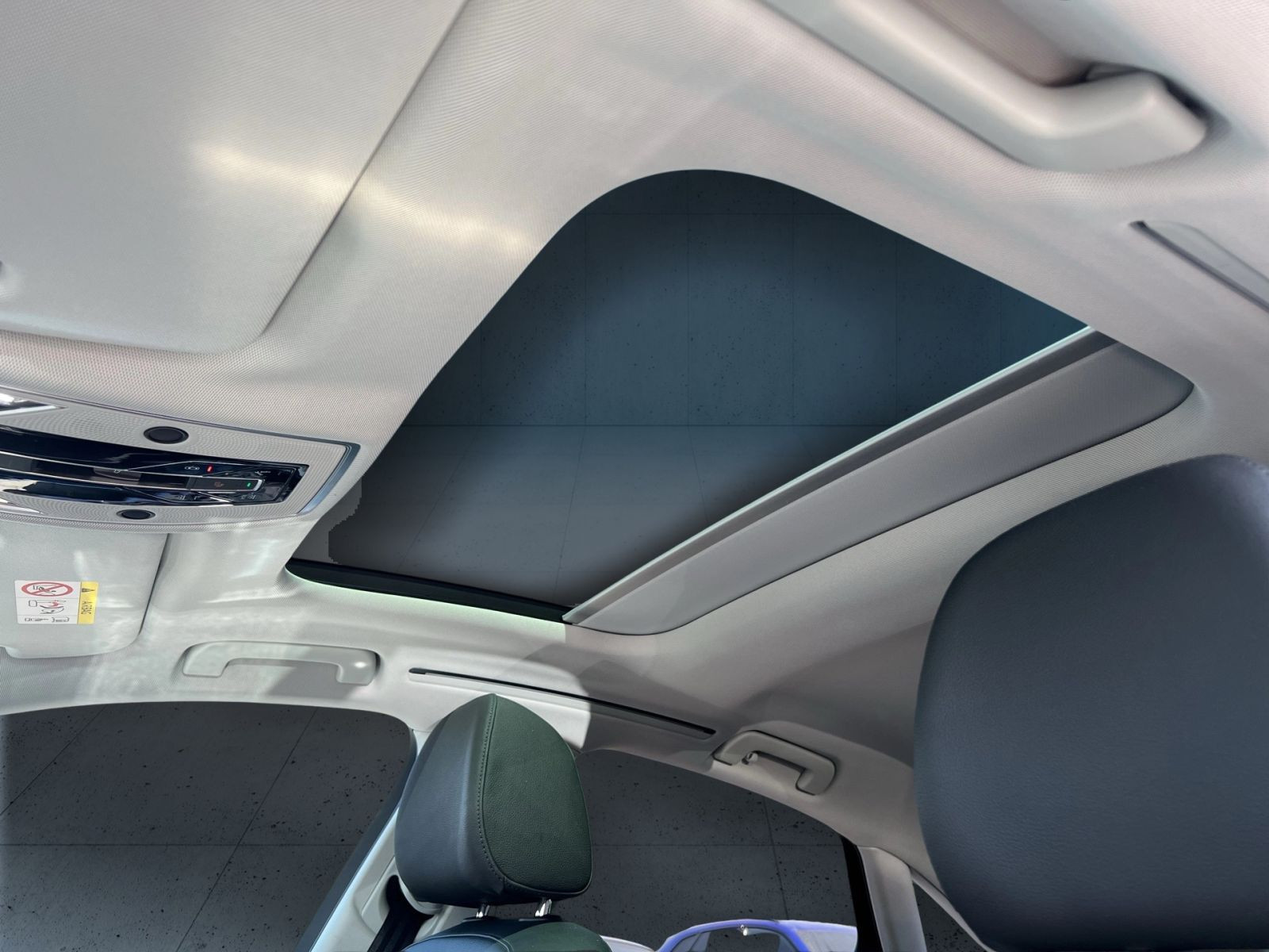 Audi - A8_27
