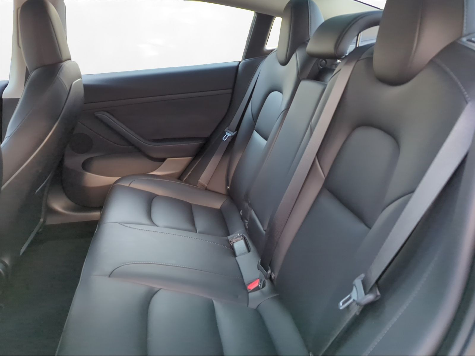 Tesla - Model 3_3