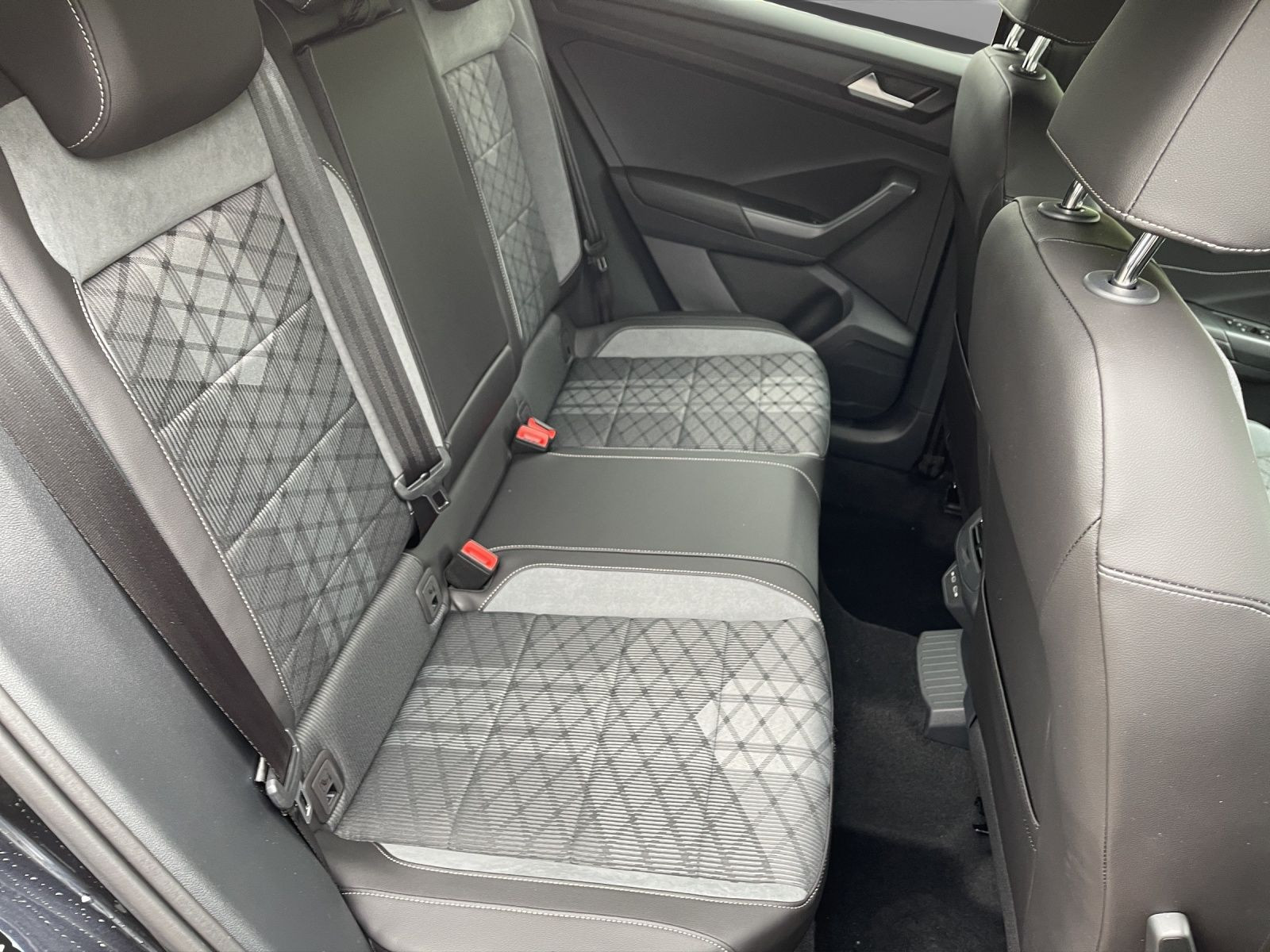 Volkswagen - T-Roc_14