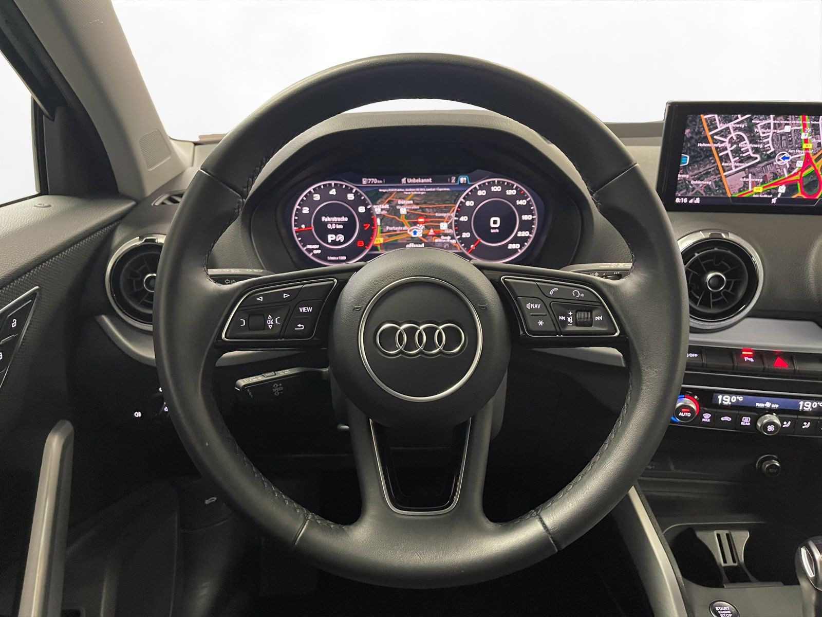 Audi - Q2_21