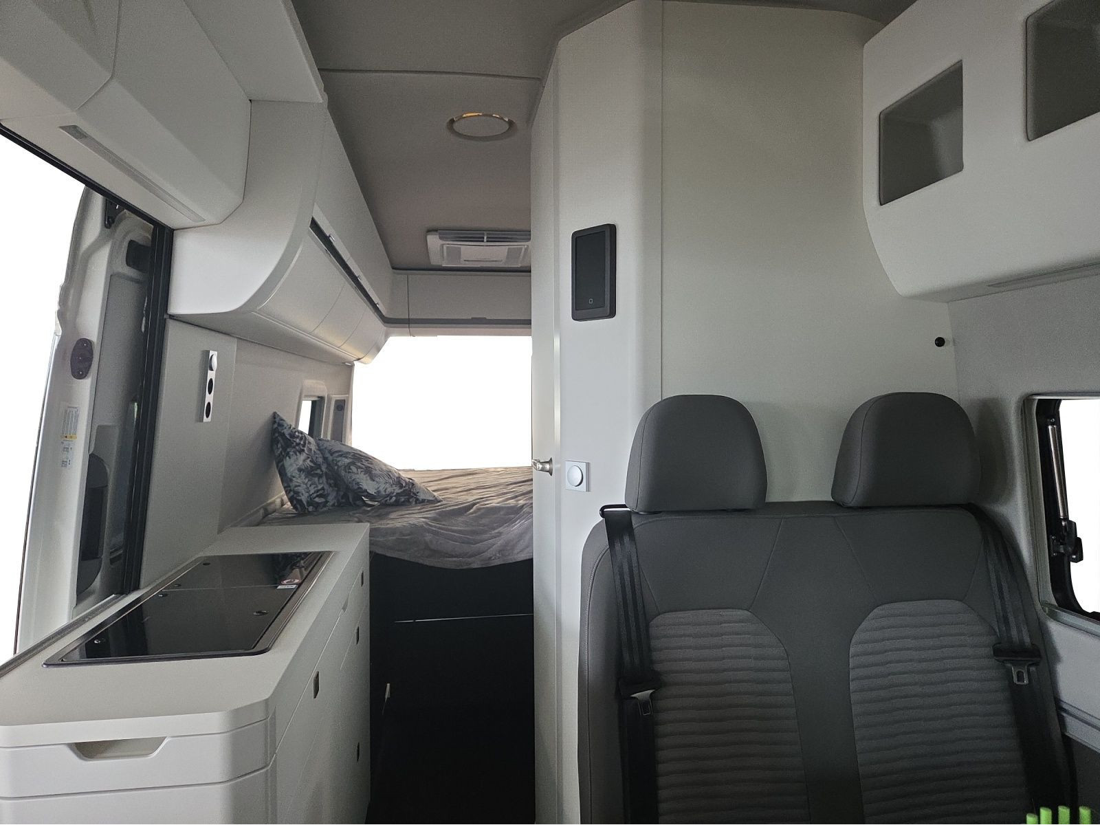 Volkswagen - Grand California 680_9