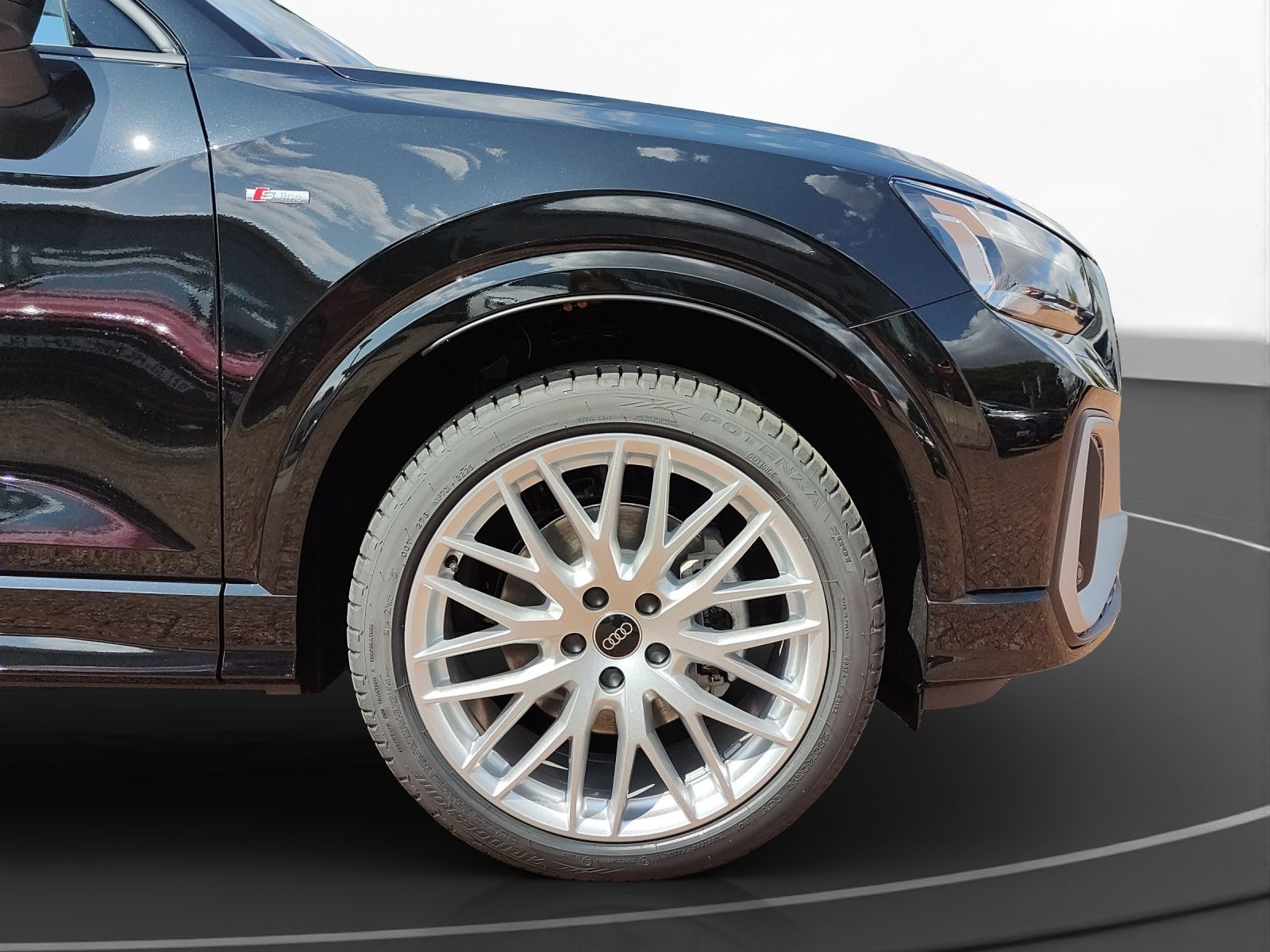 Audi - Q2_14