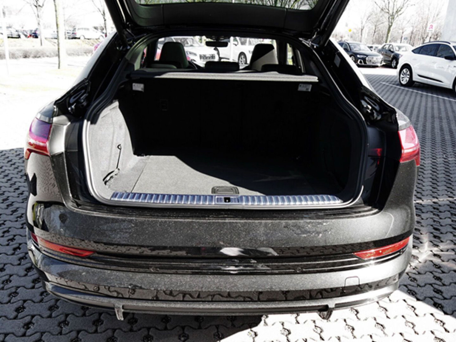 Audi - e-tron Sportback_11