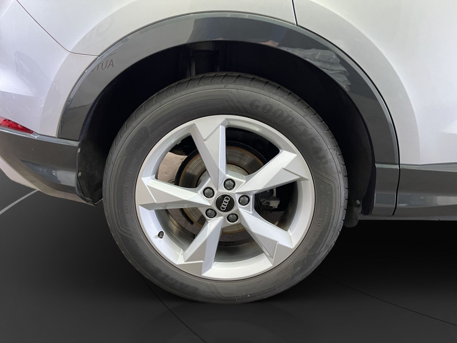 Audi - Q3_16 Audi - Q3_16