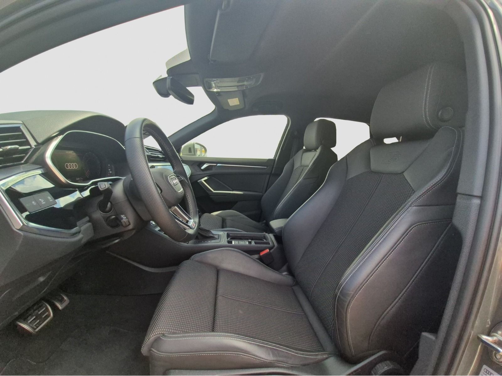 Audi - Q3_11
