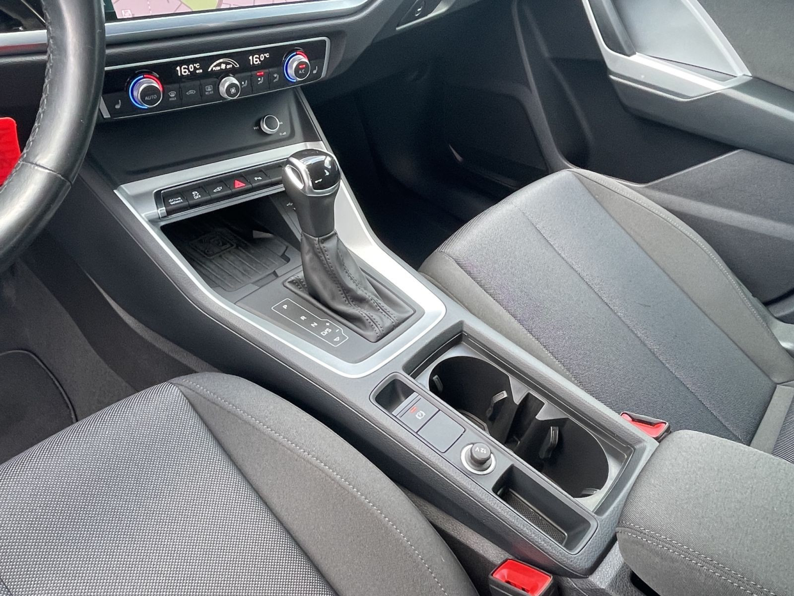 Audi - Q3_15