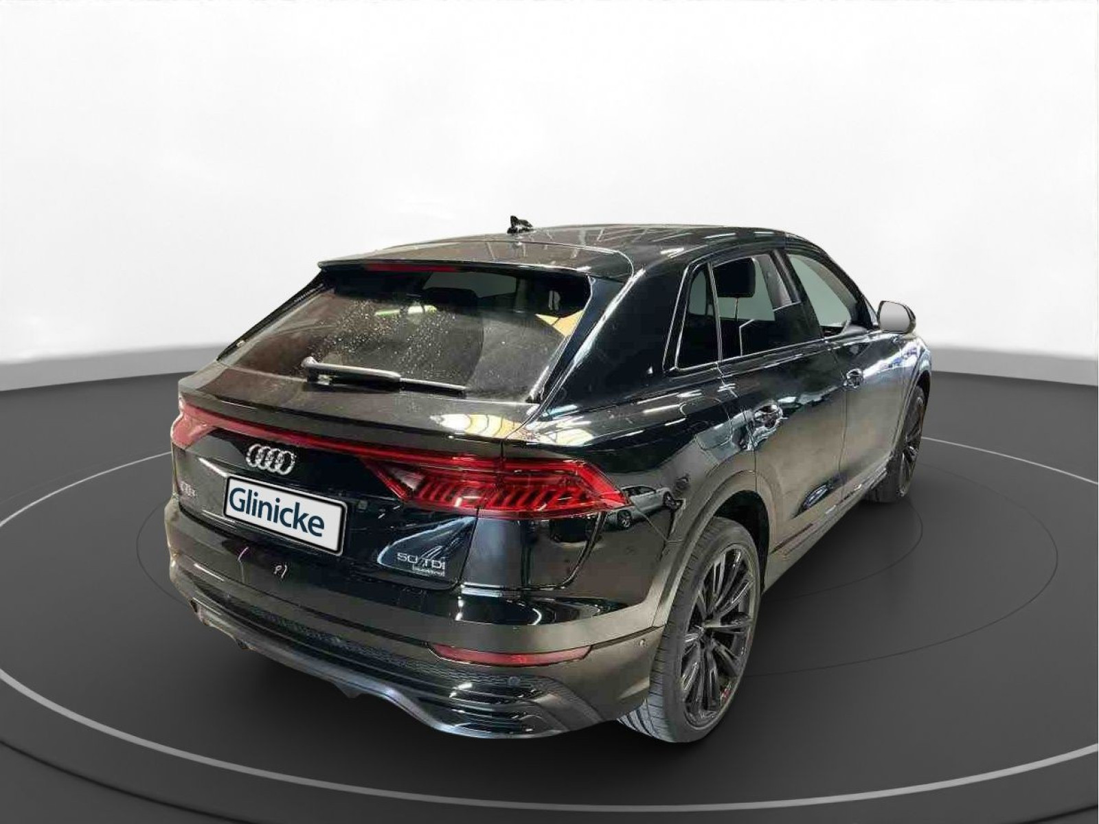 Audi - Q8_4