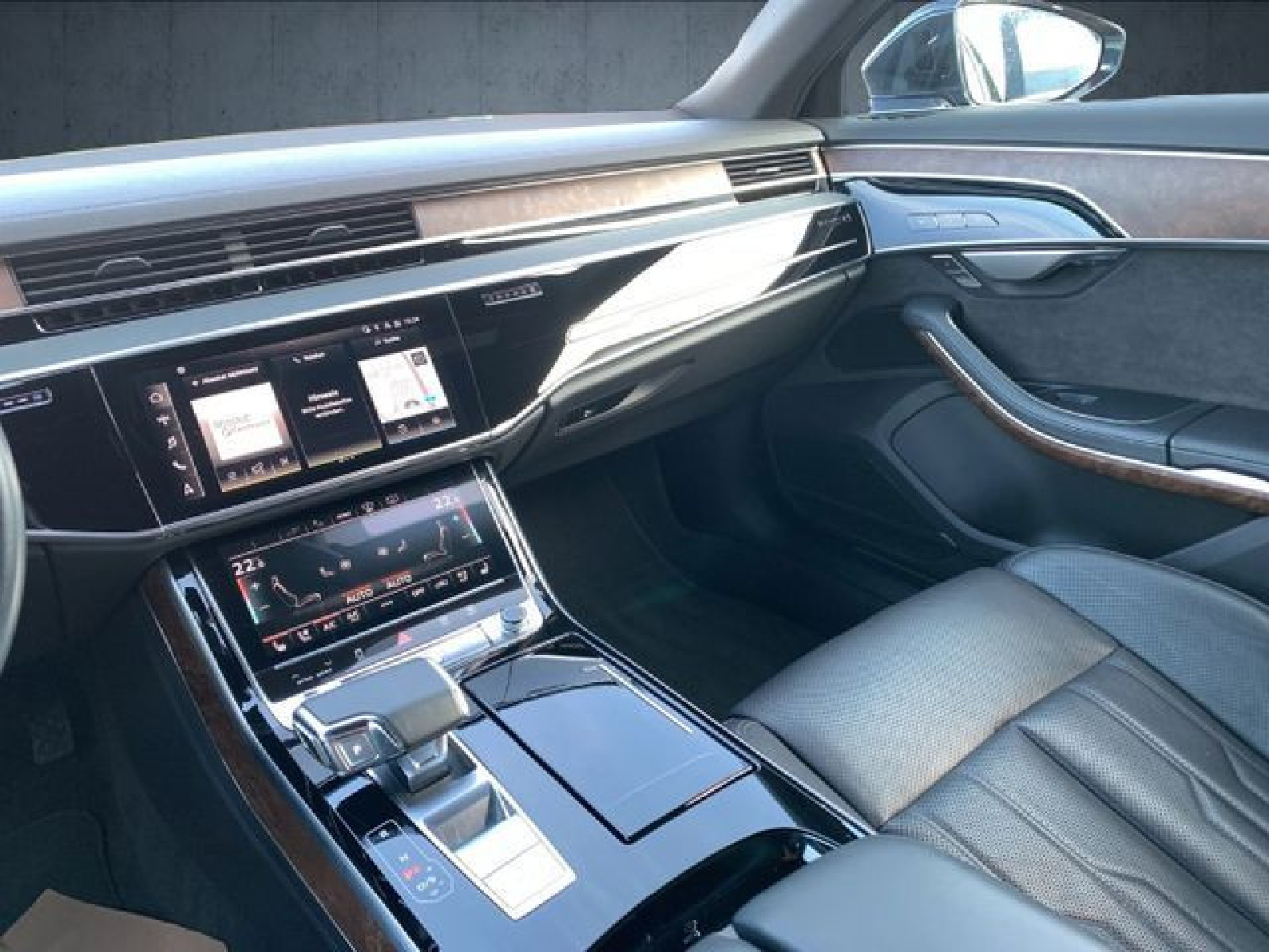 Audi - A8_27