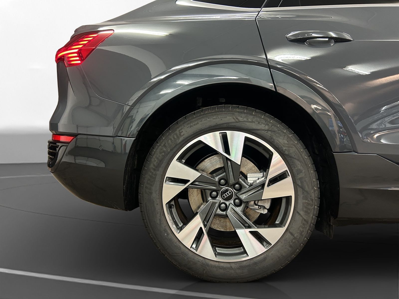 Audi - Q8 Sportback e-tron_14