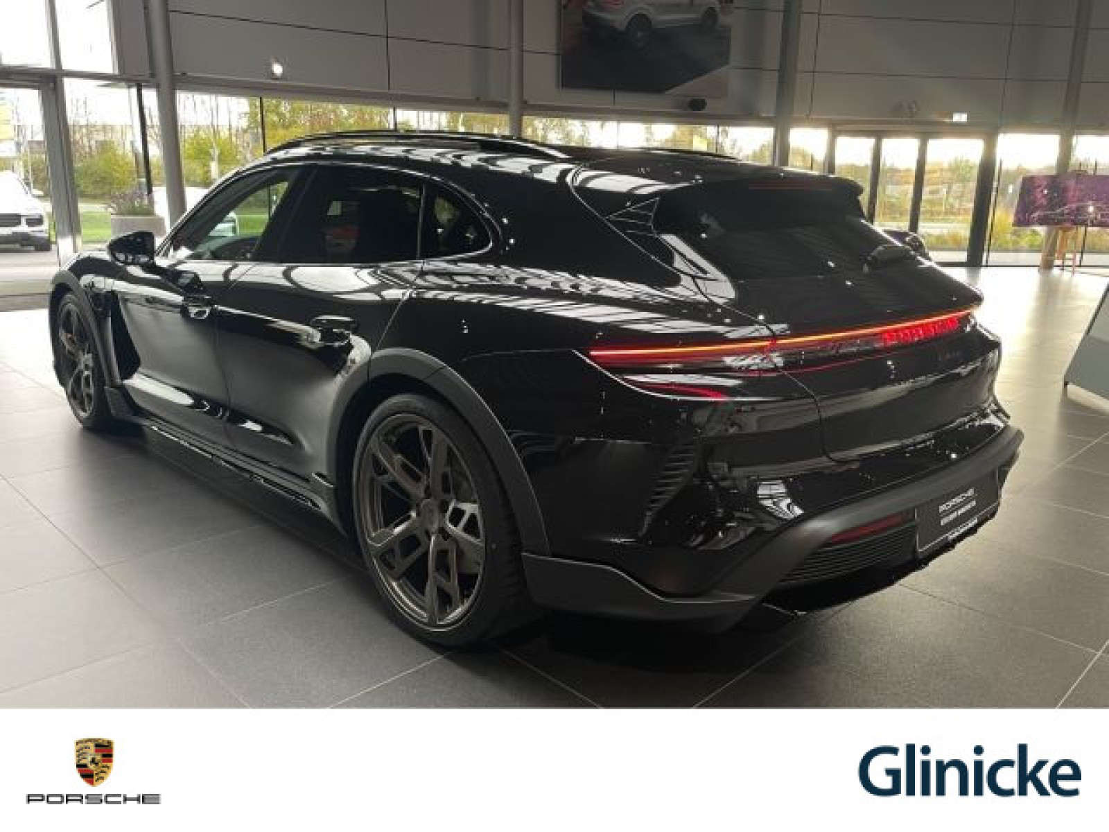 Porsche - Taycan_3
