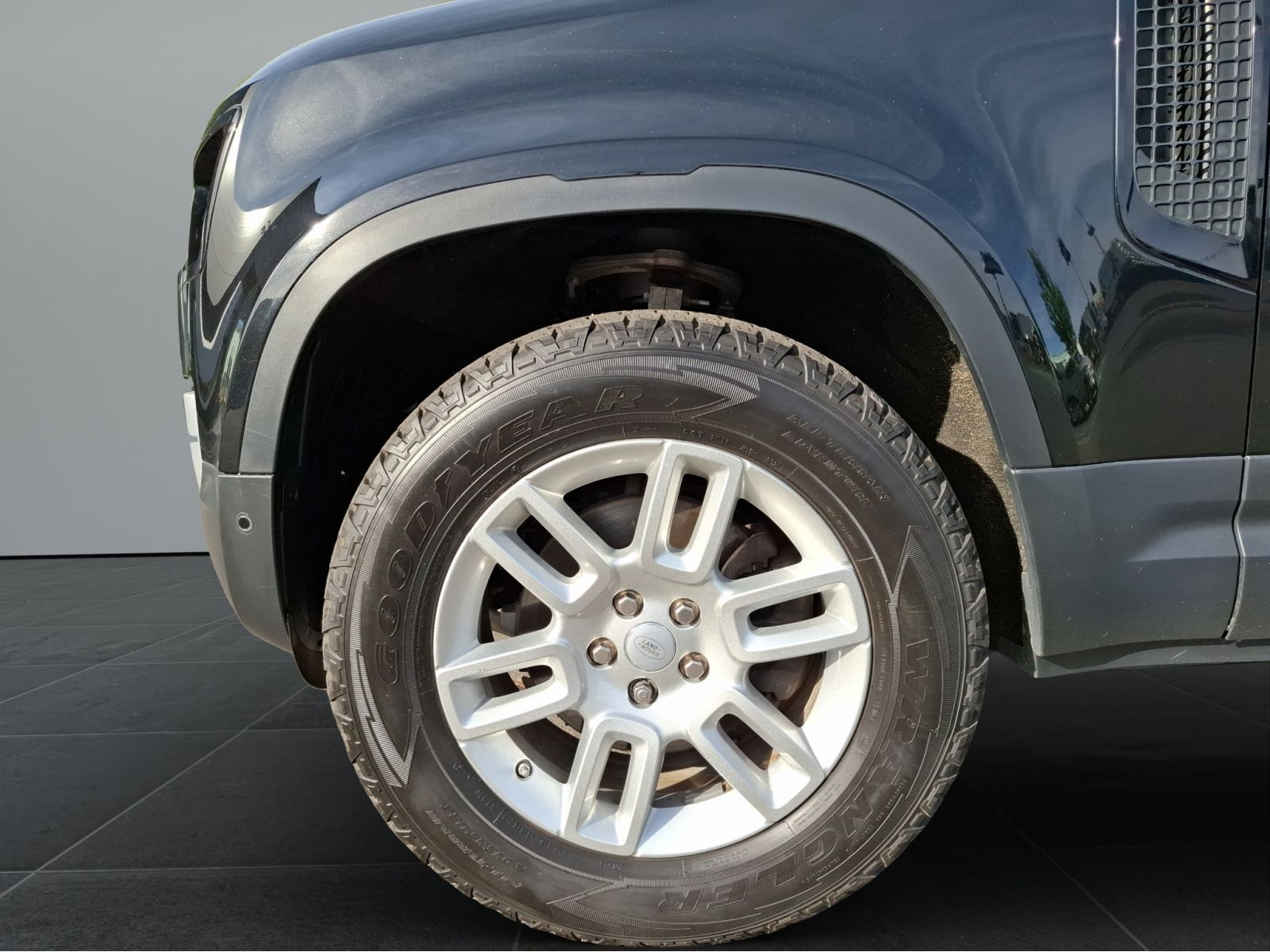 Land Rover - Defender_9