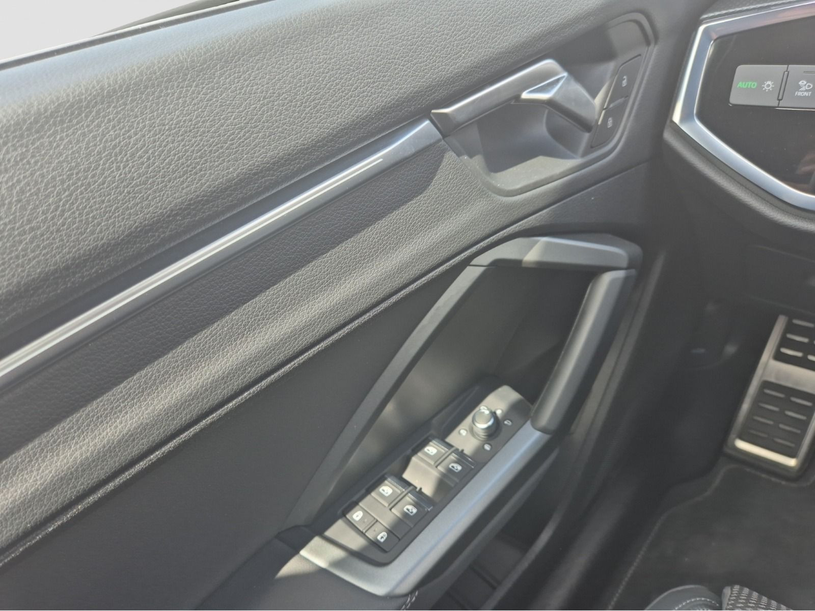 Audi - Q3_14