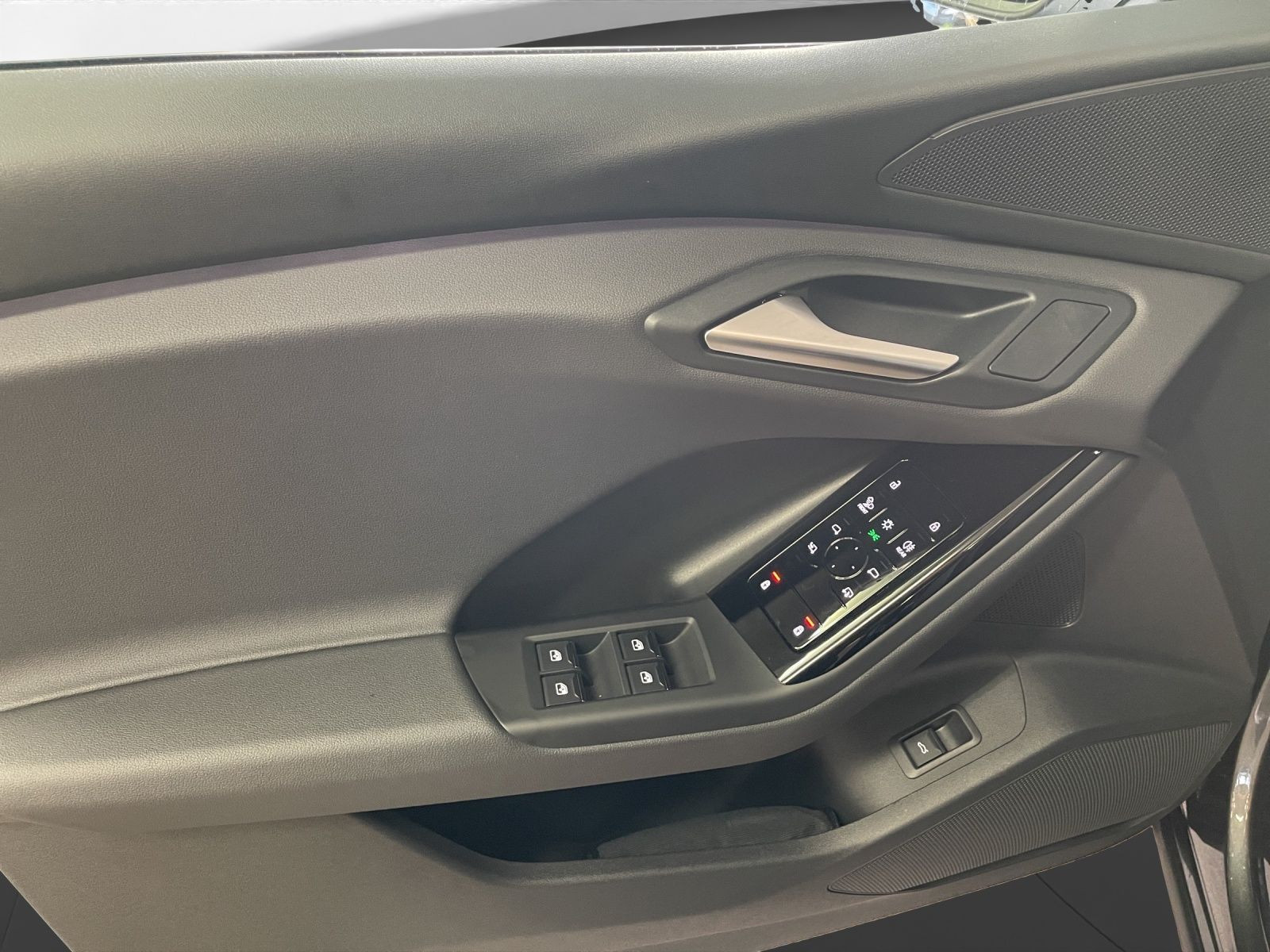 Audi - Q6 SUV e-tron_12