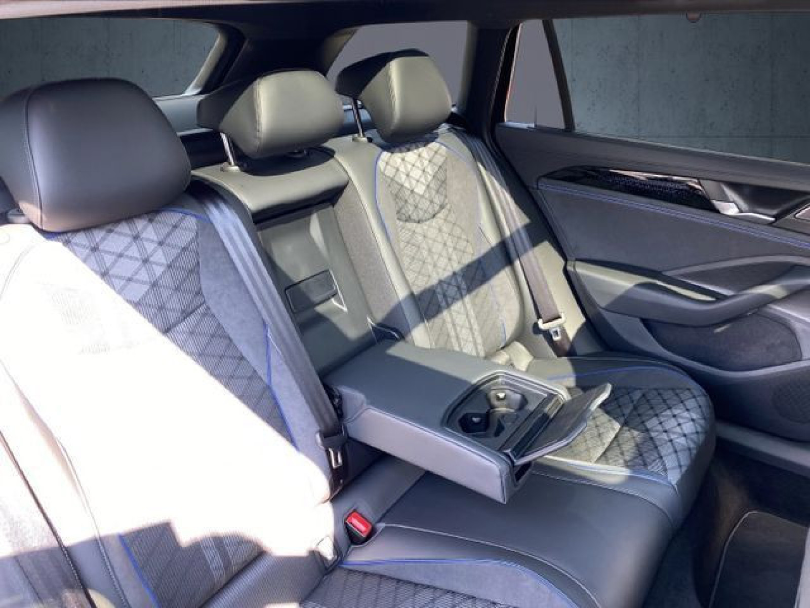 Volkswagen - Passat_19