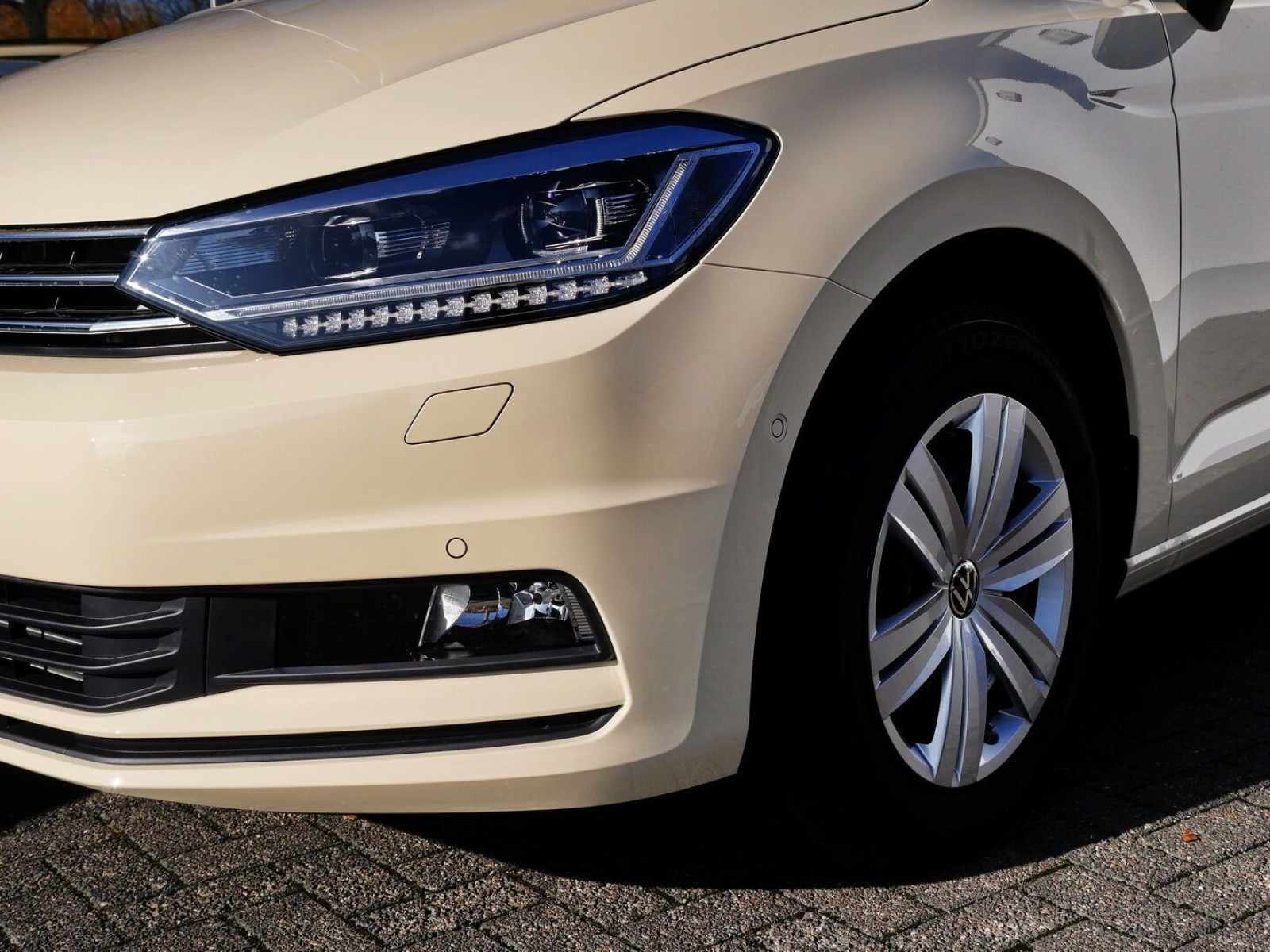 Volkswagen - Touran_15