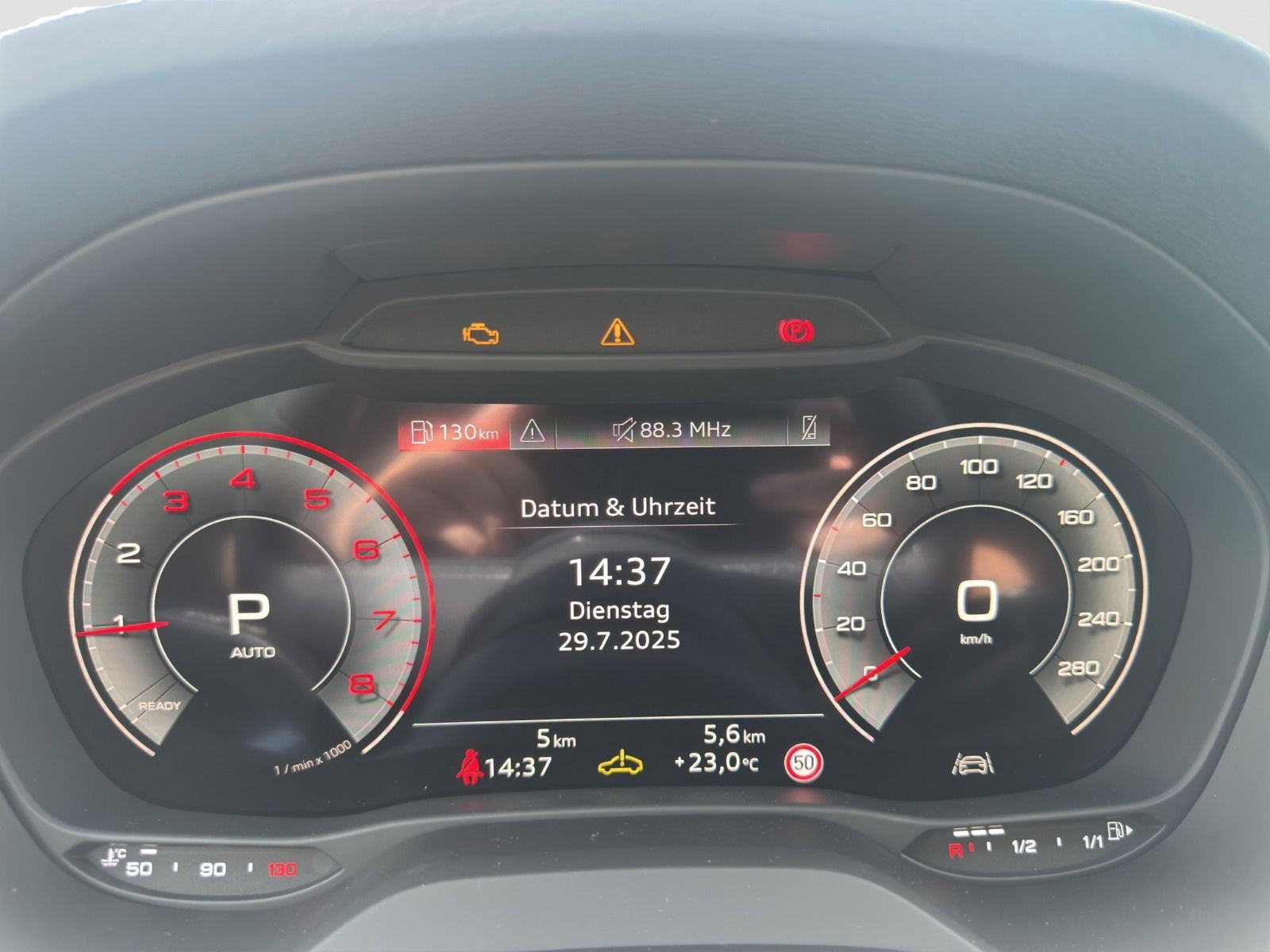 Audi - Q2_13