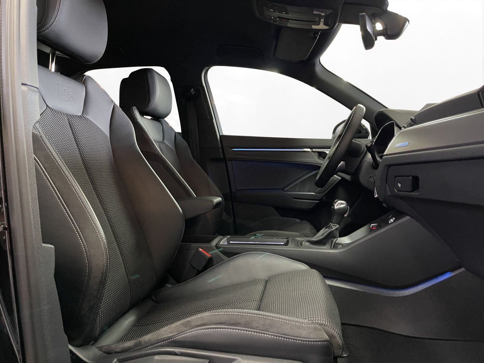 Audi - Q3_17