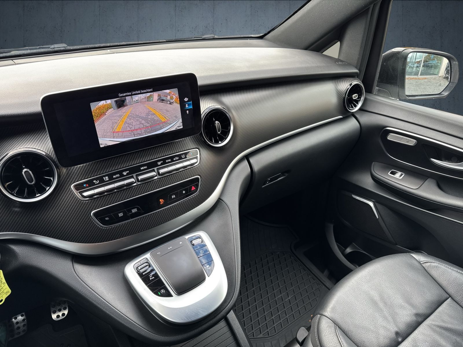 Mercedes-Benz - V 300_26
