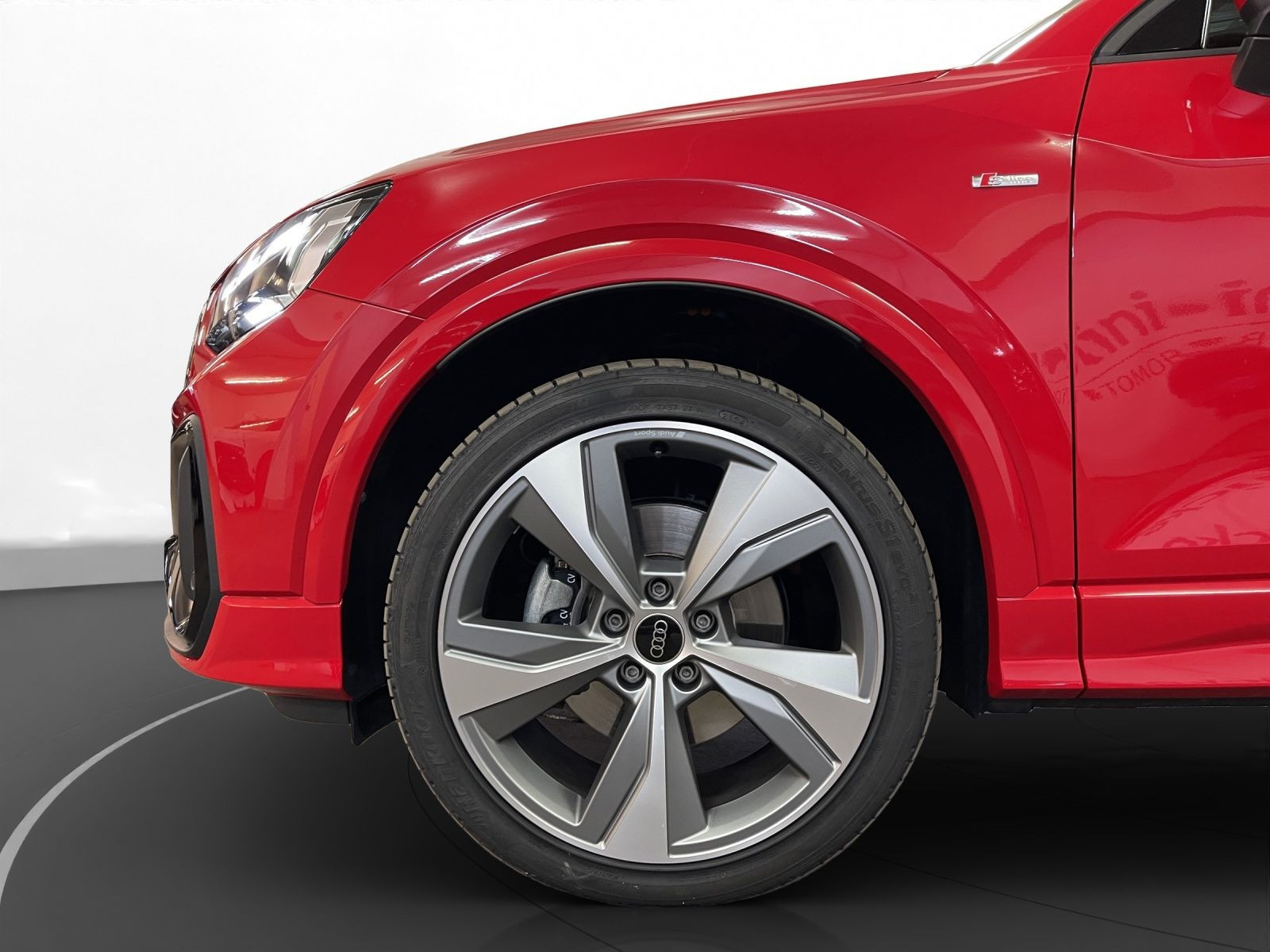 Audi - Q2_11