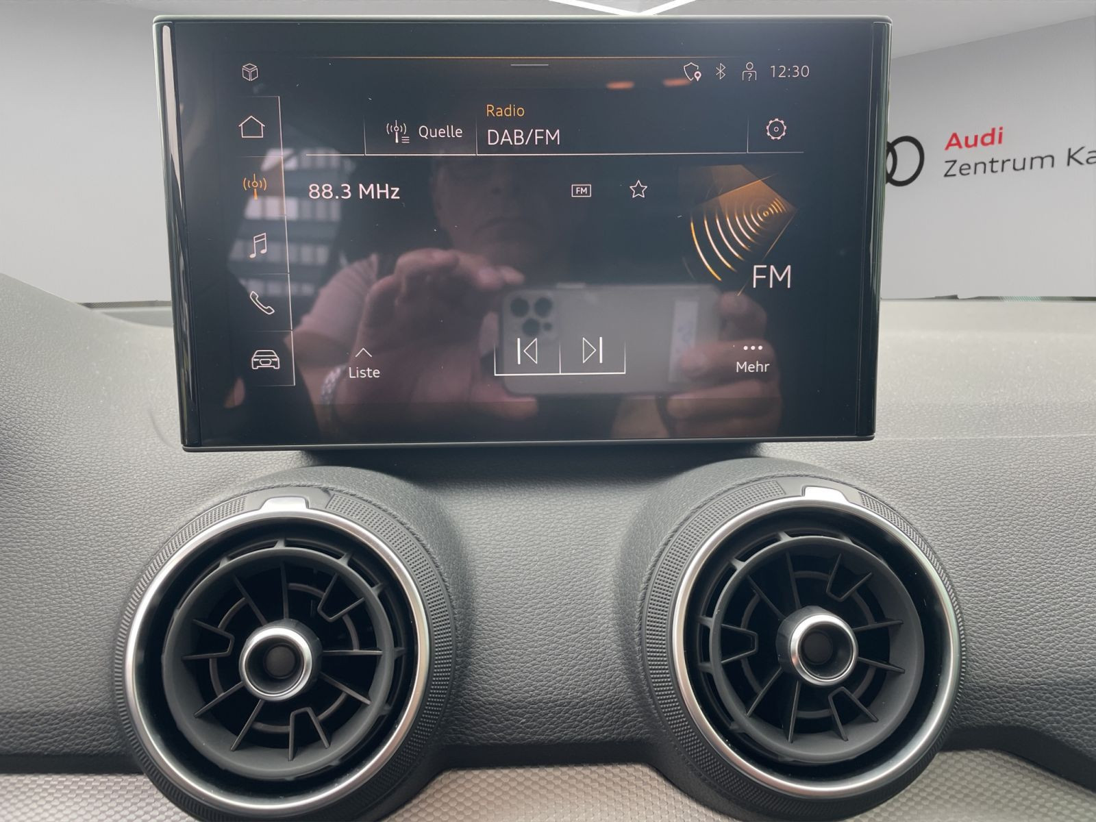 Audi - Q2_12