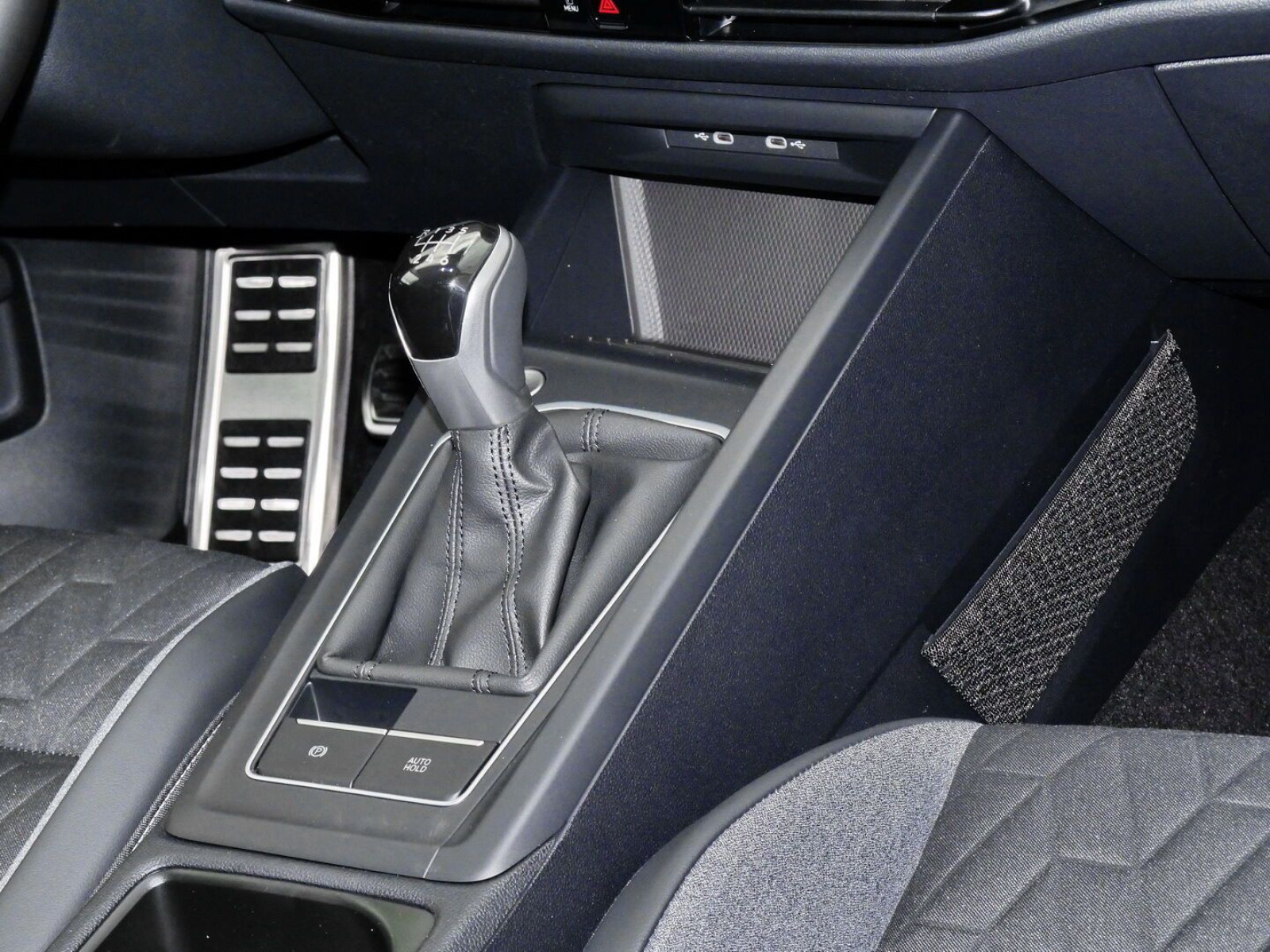 Volkswagen - Golf_6