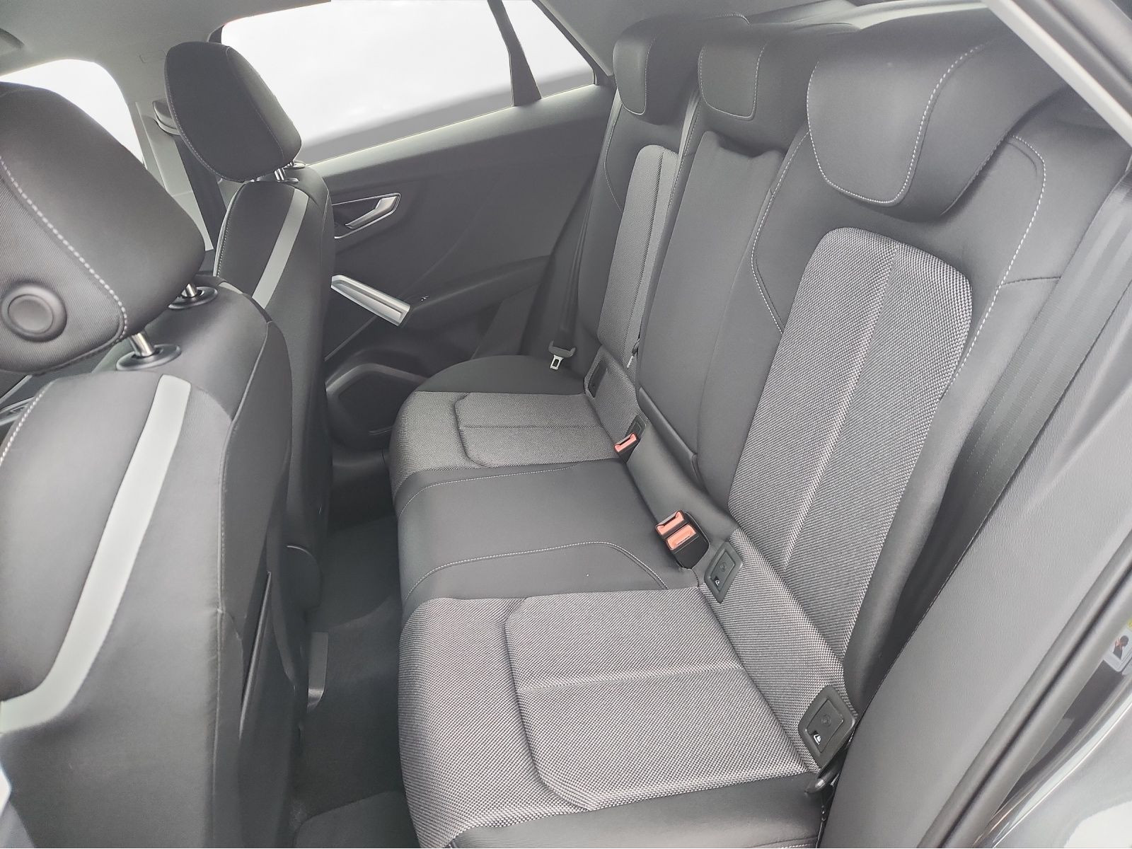 Audi - Q2_20