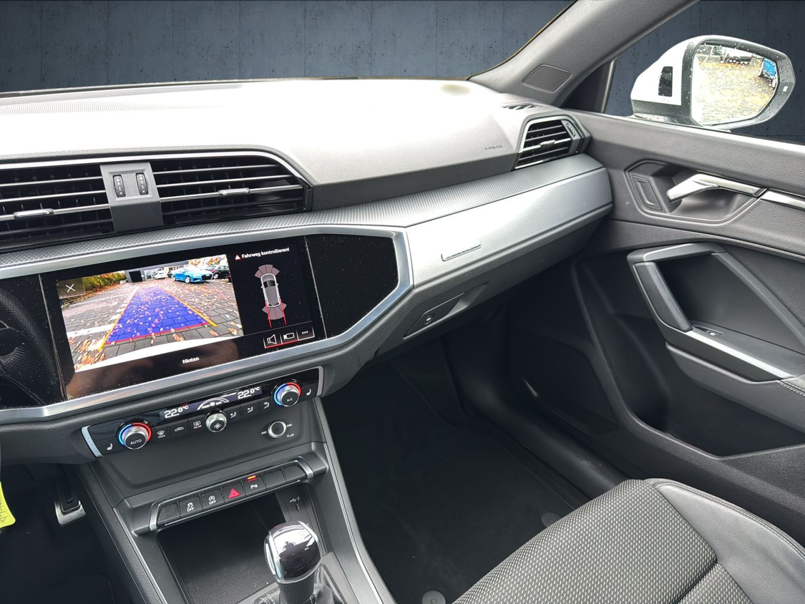 Audi - Q3_26
