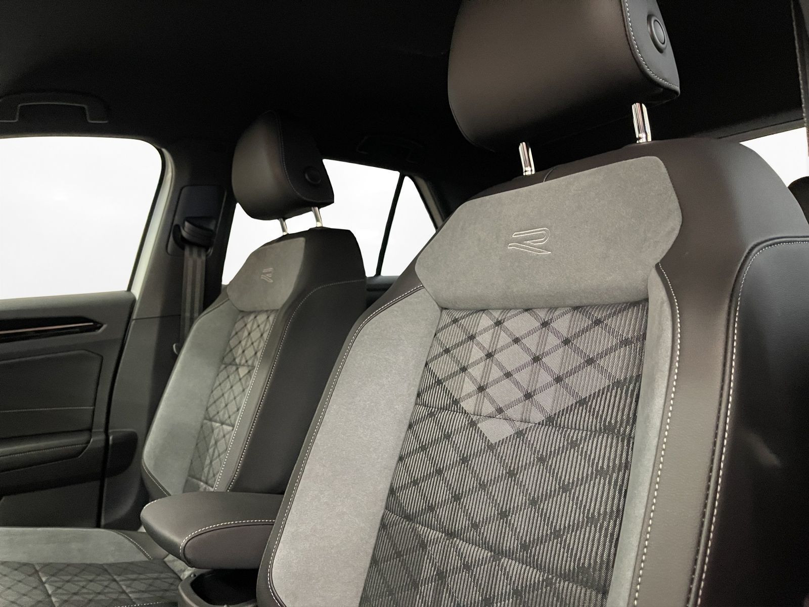 Volkswagen - T-Roc_15