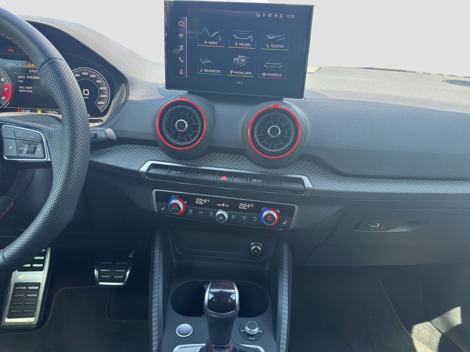 Audi - Q2_12