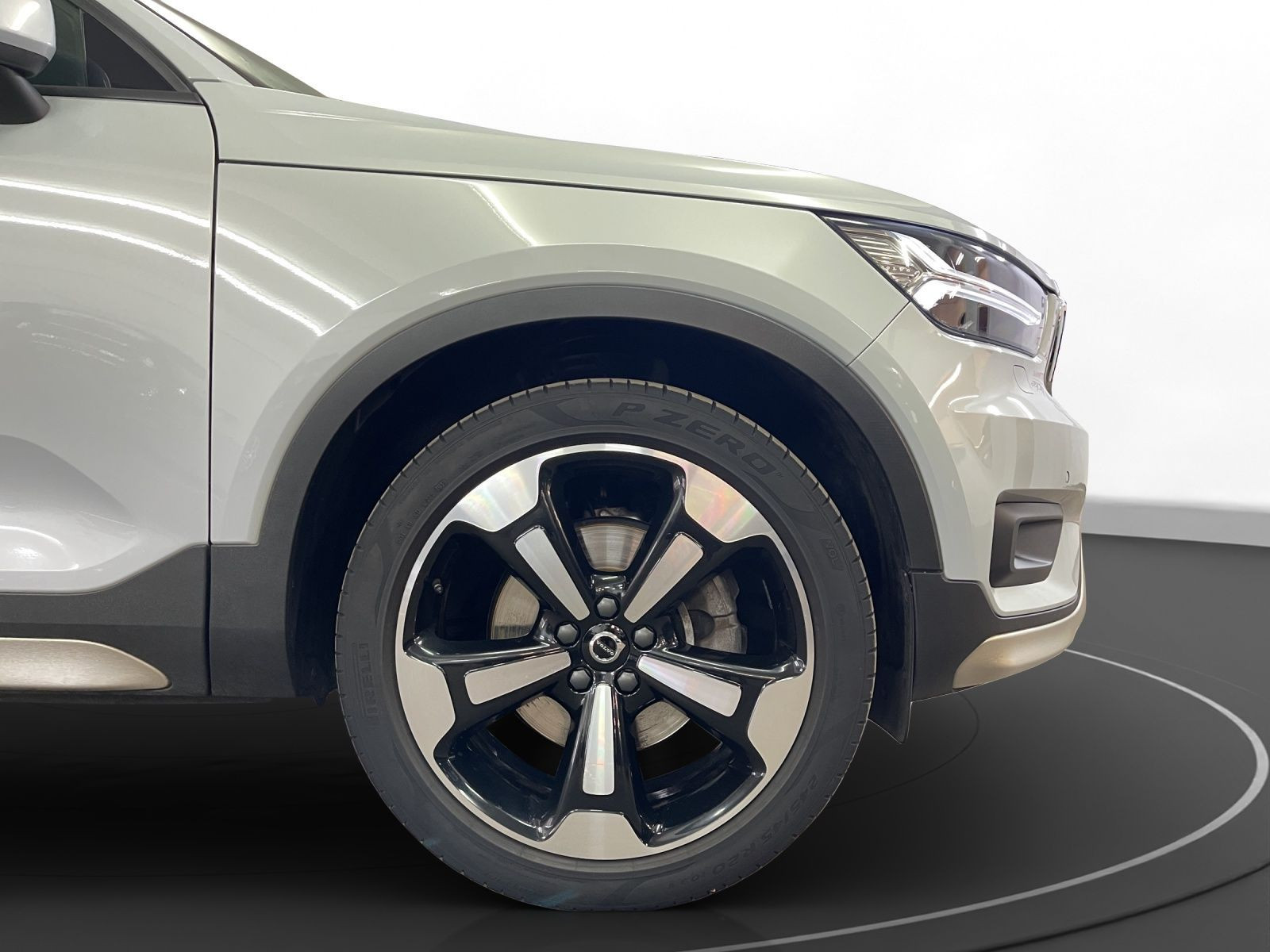 Volvo - XC40_13