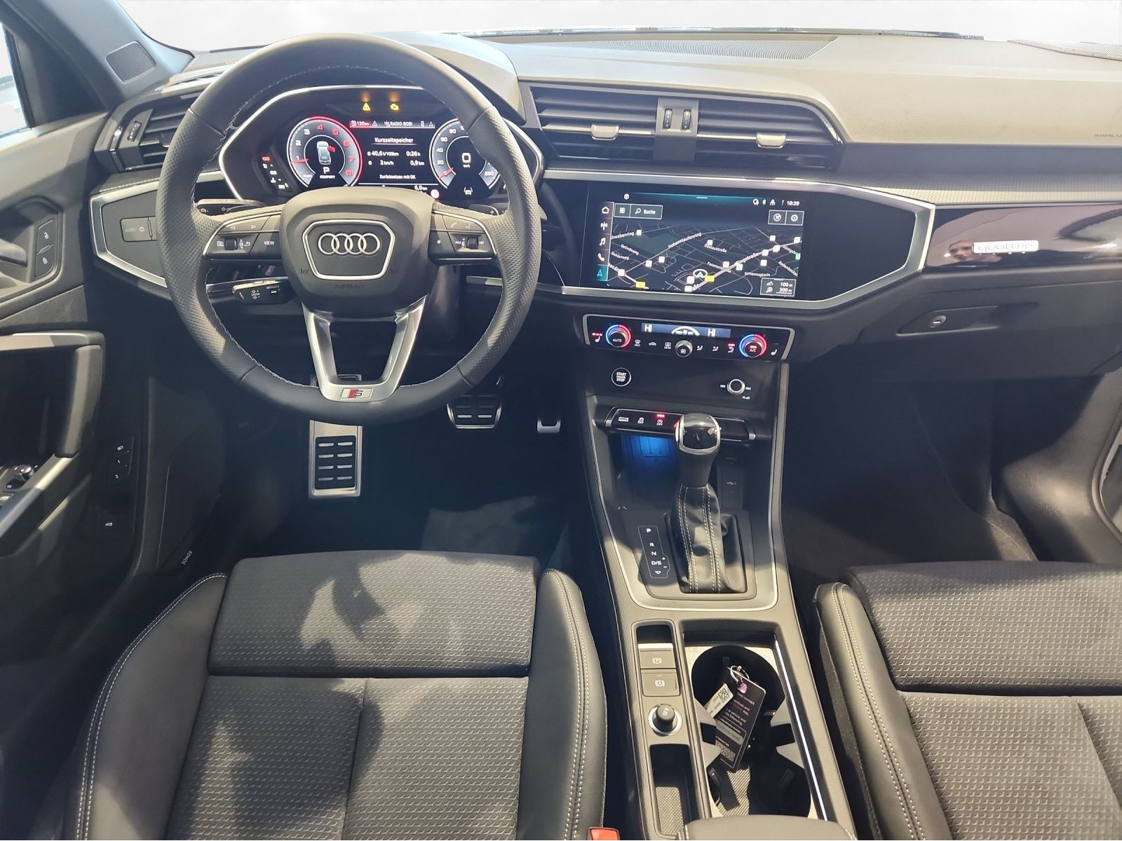 Audi - Q3_17