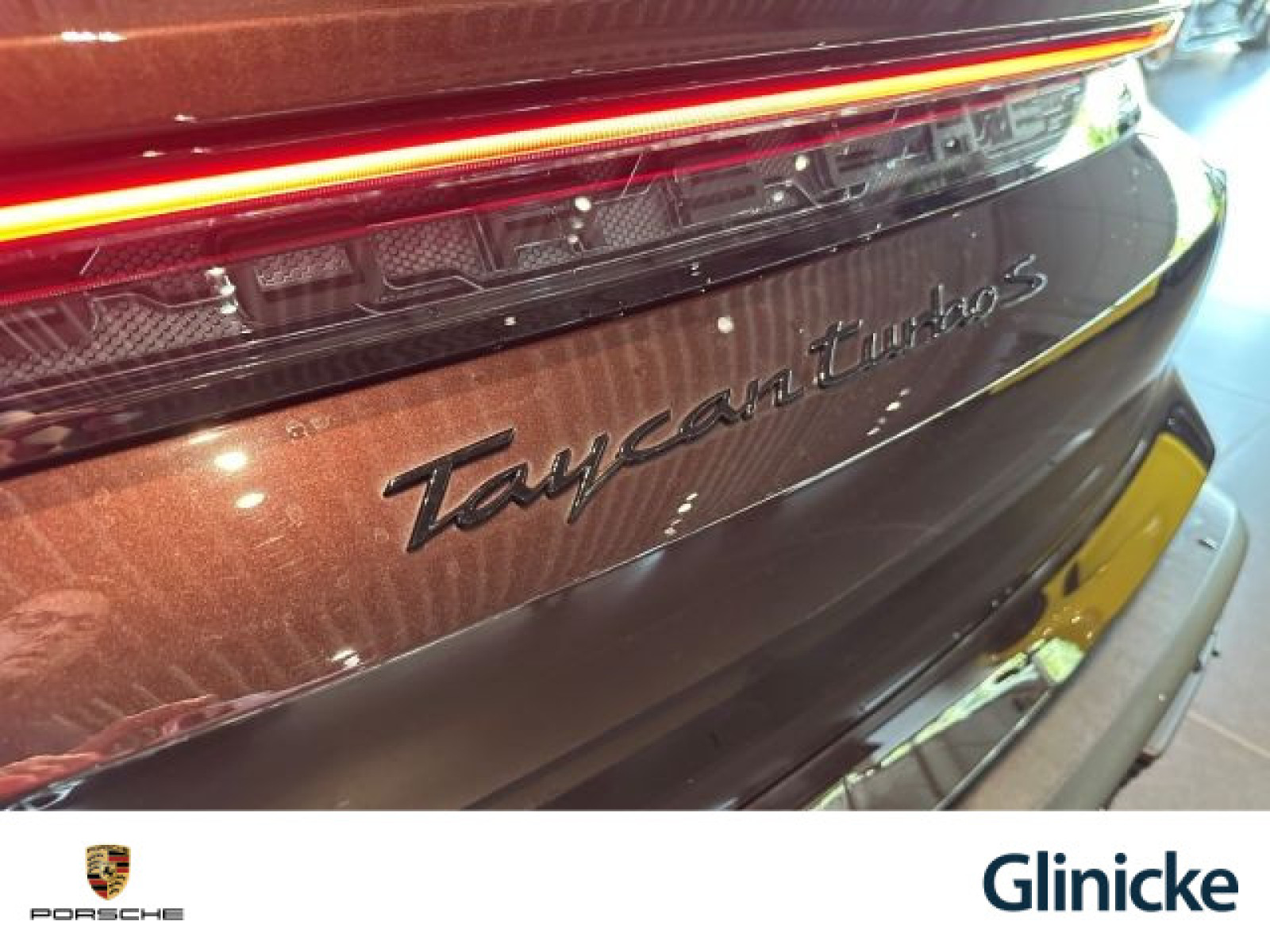 Porsche - Taycan_26