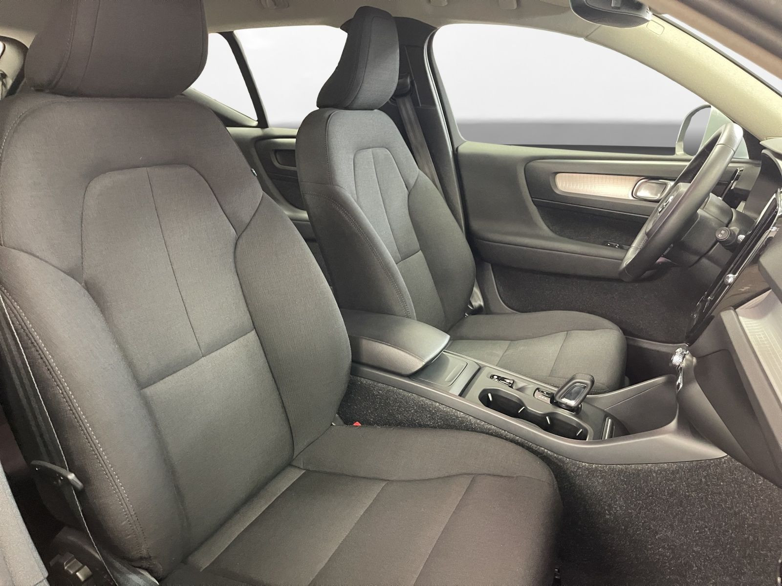 Volvo - XC40_16