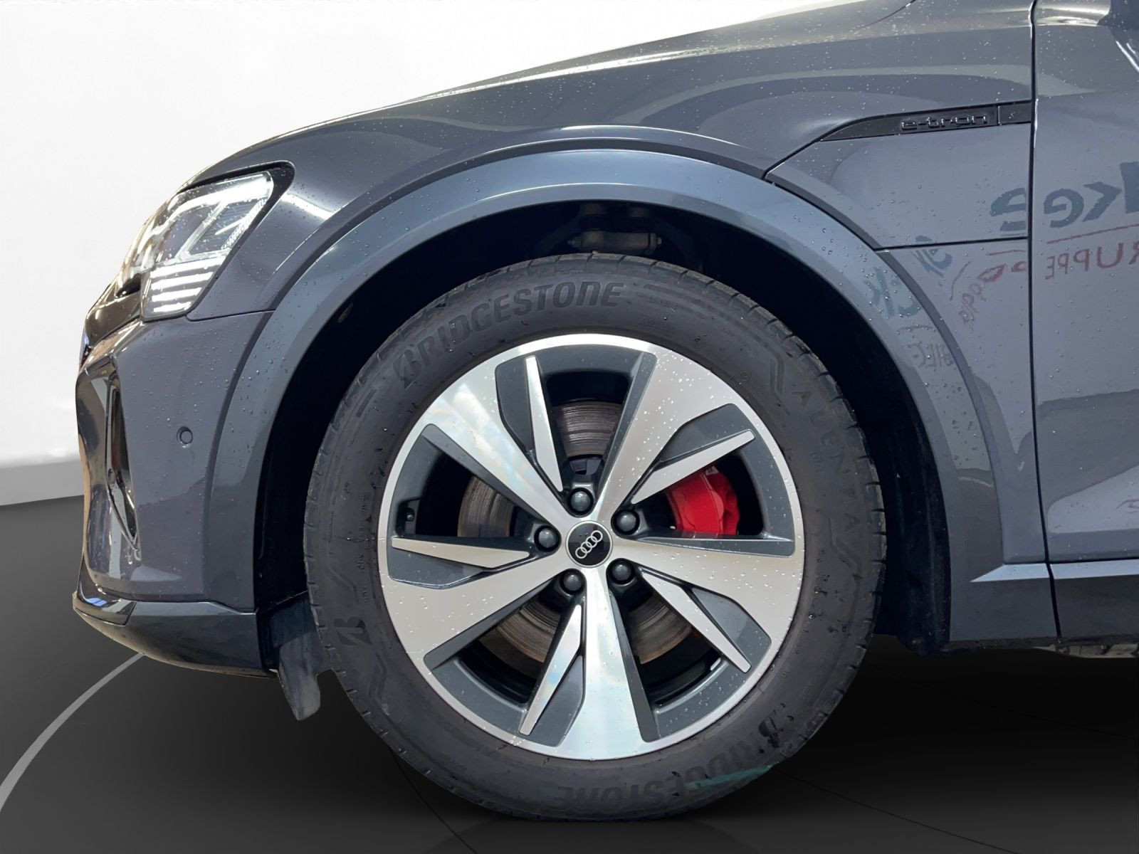 Audi - Q8 Sportback e-tron_7