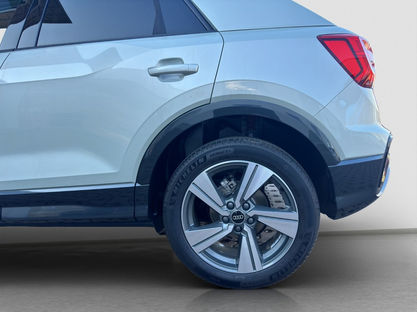 Audi - Q2_23