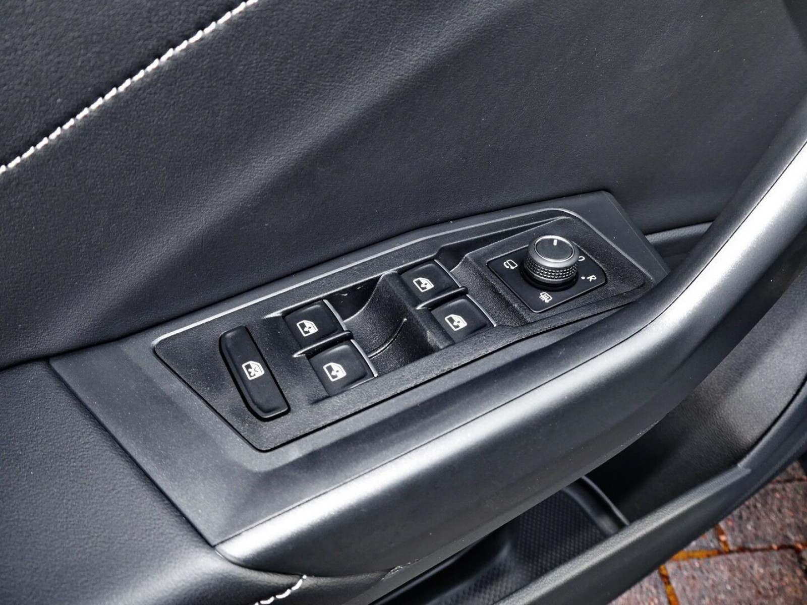 Volkswagen - T-Roc_10