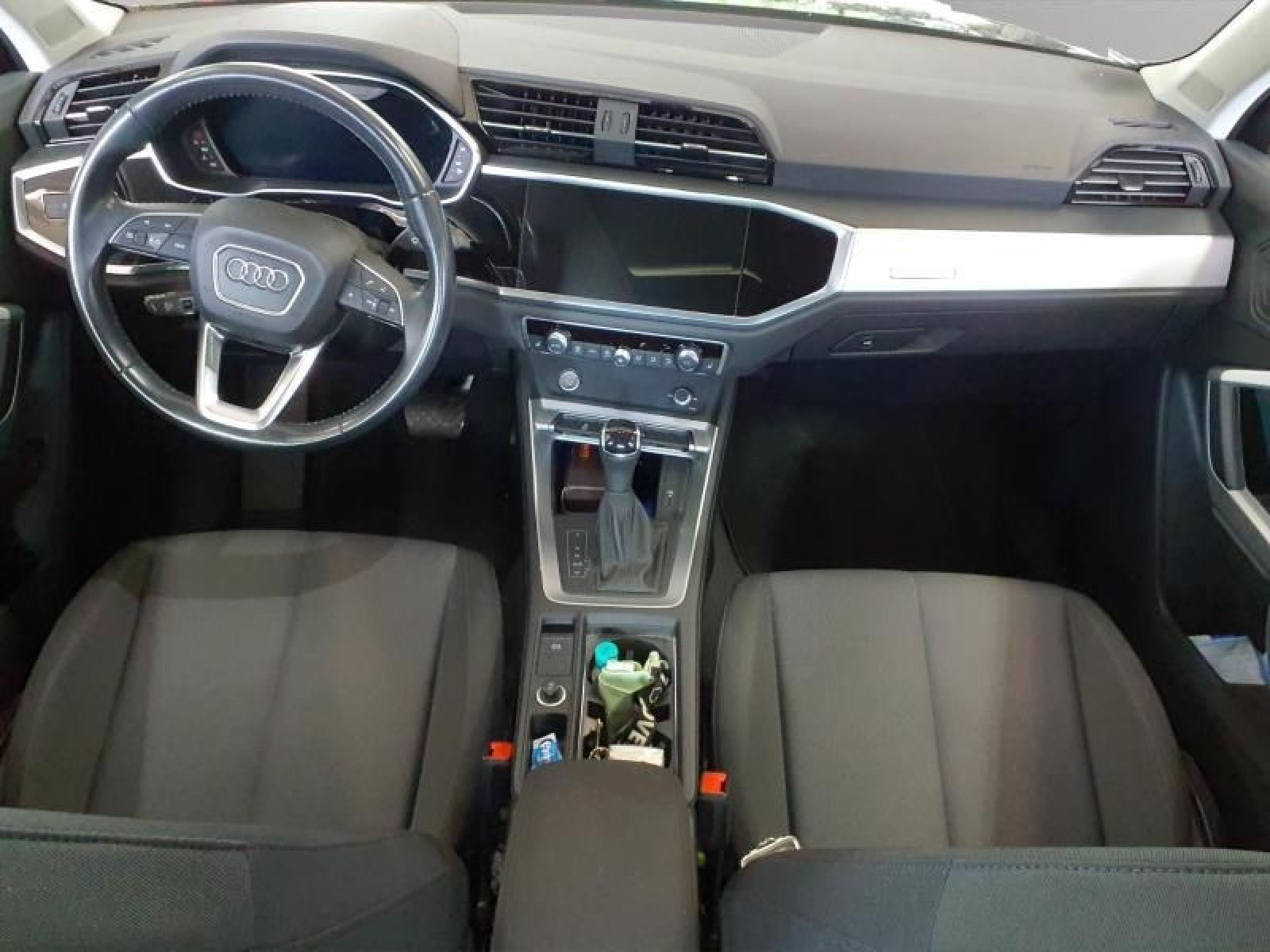 Audi - Q3_15