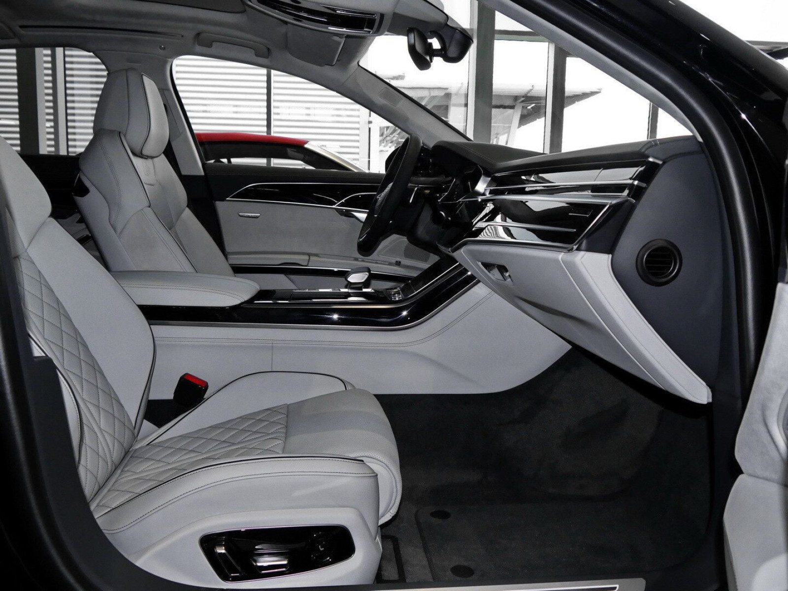 Audi - A8_3