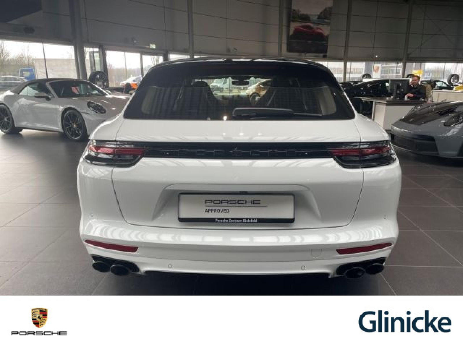 Porsche - Panamera_4